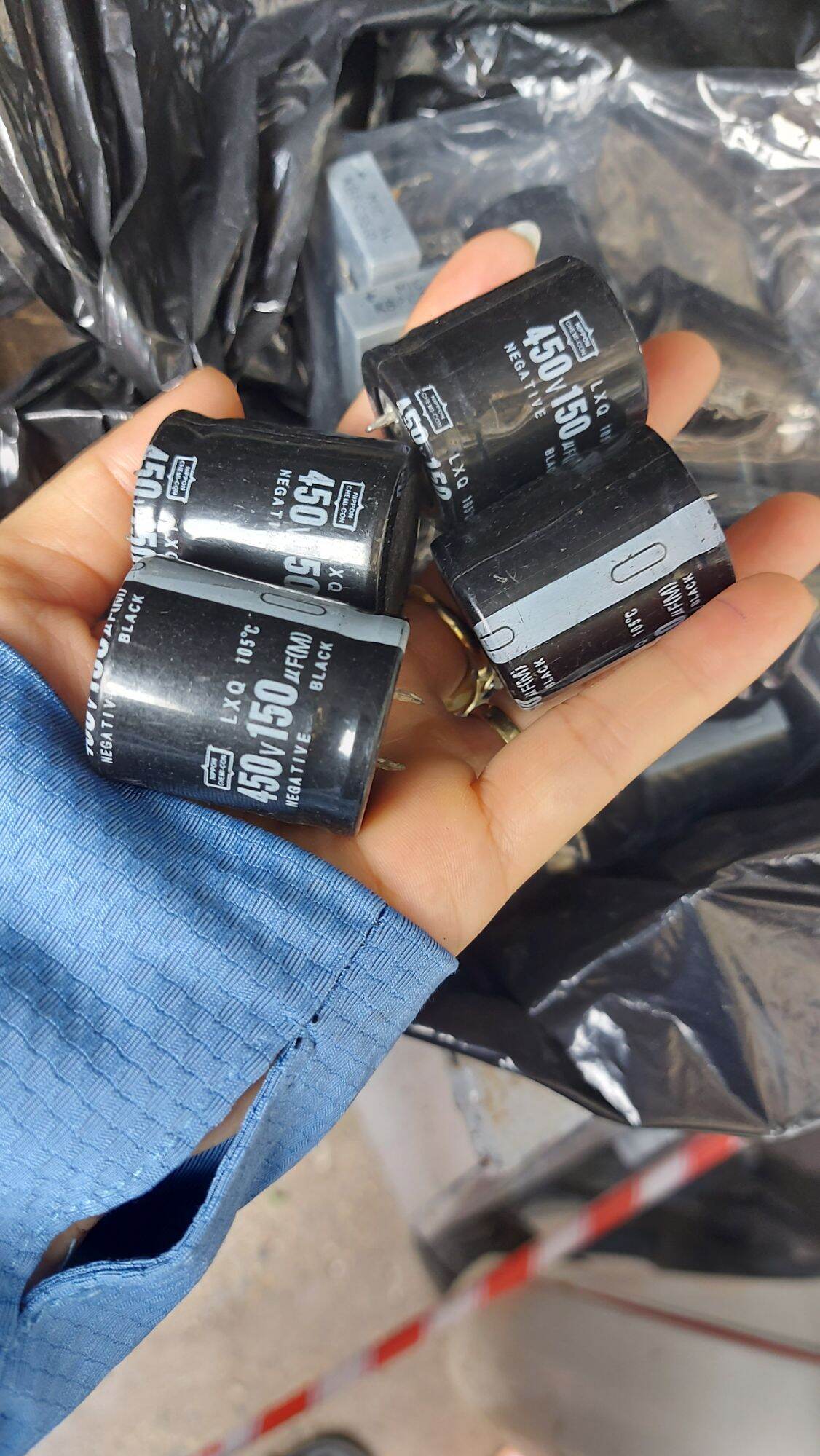 5c Tụ hóa 150uf 450v