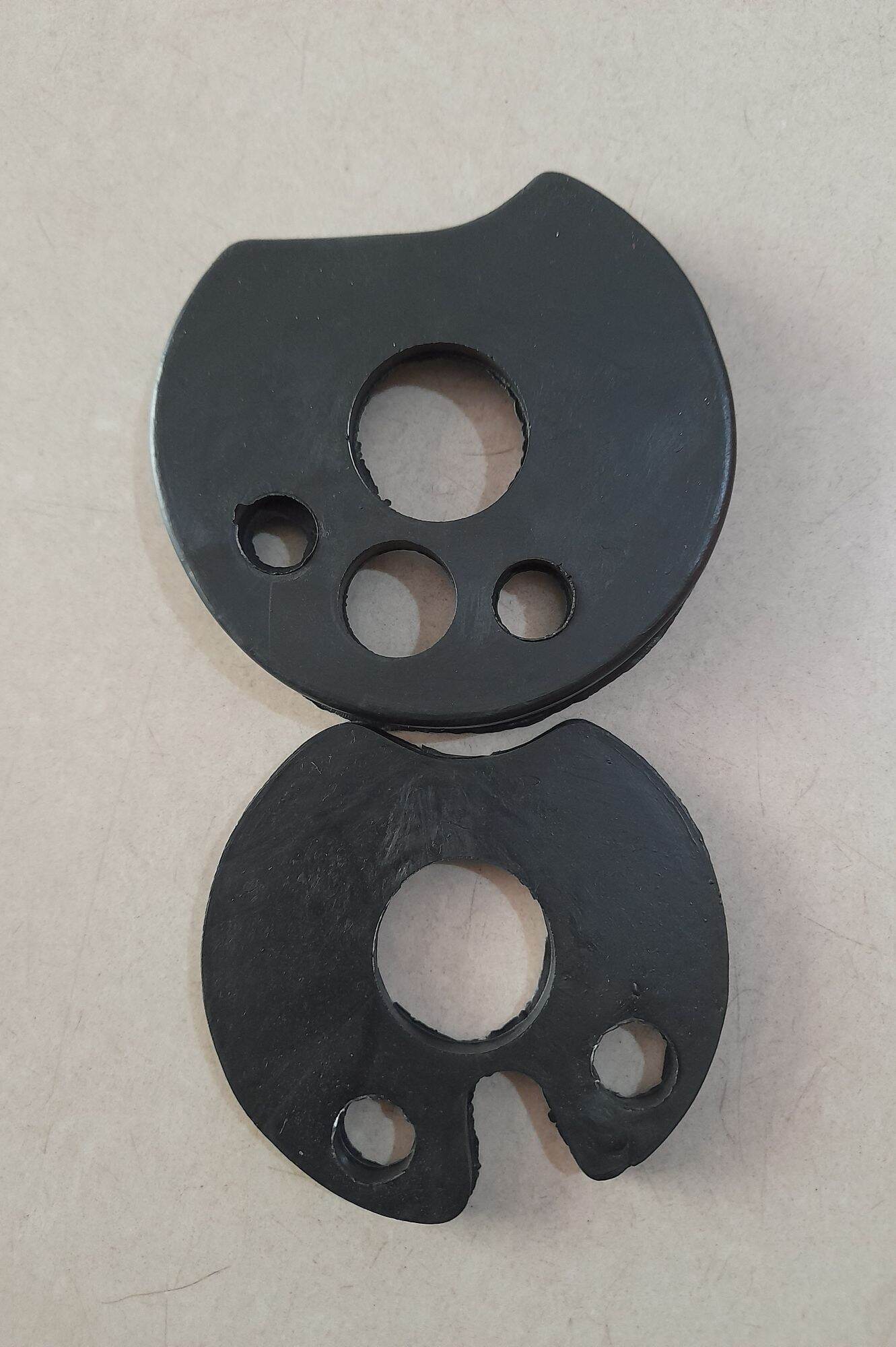Cao su bợ cổ xe cúp 81