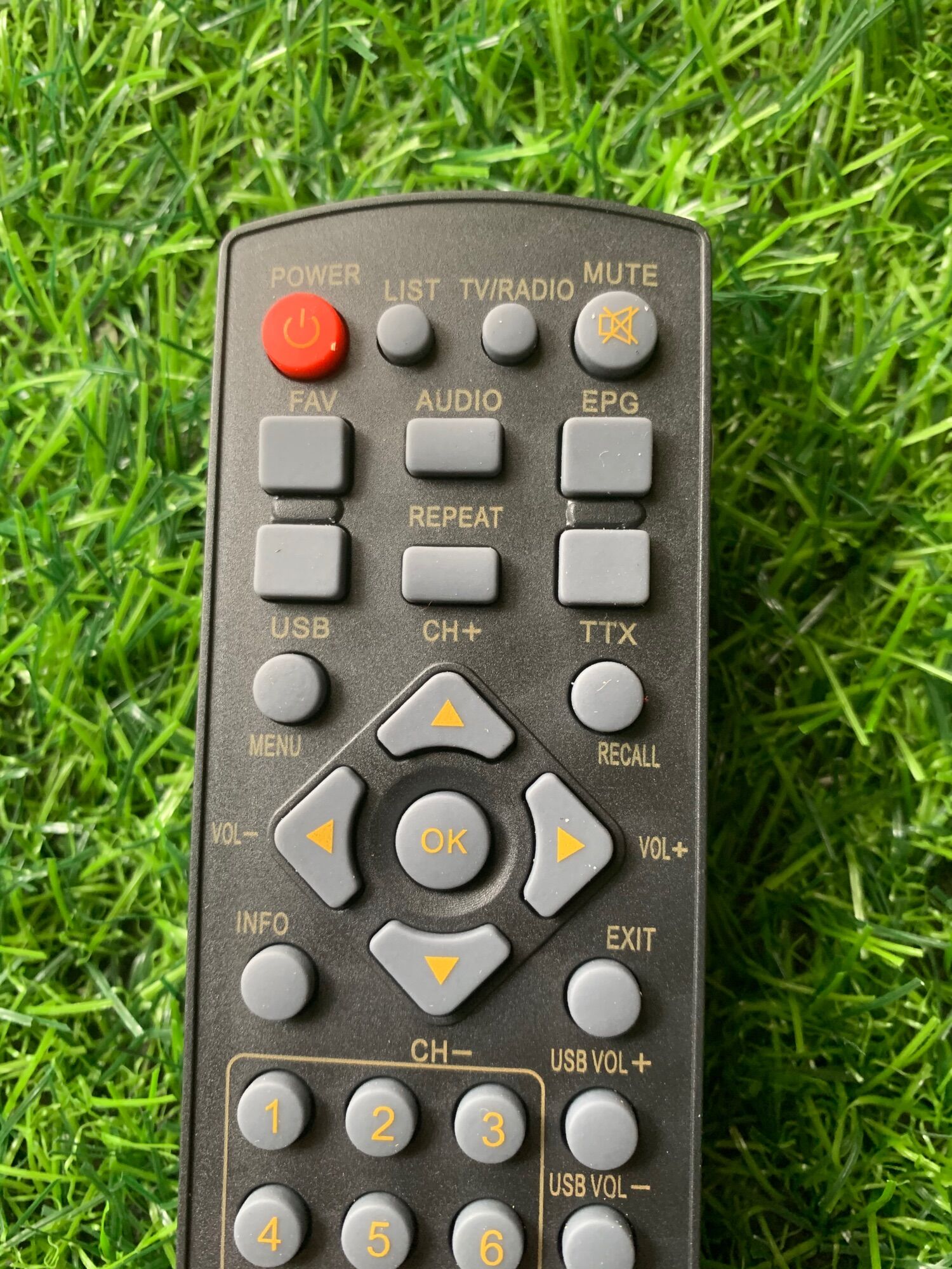 Điều khiển đầu thu kĩ thuật số DVB T2 - Hàng tốt