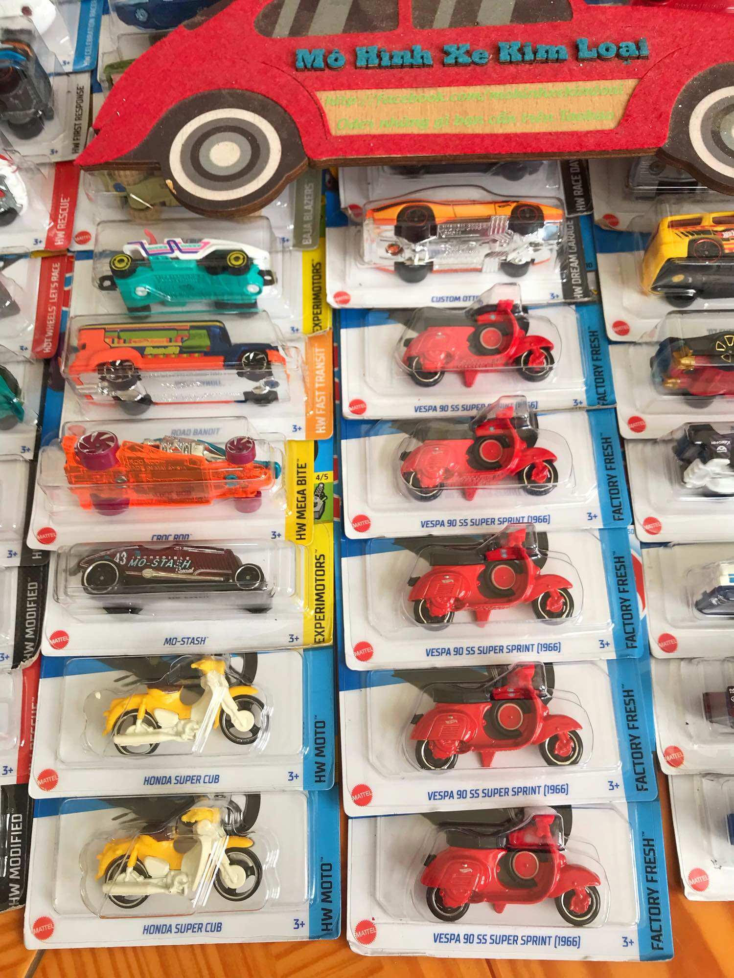 Mô hình xe Hot Wheel bằng Sắt tỉ lệ 1/64