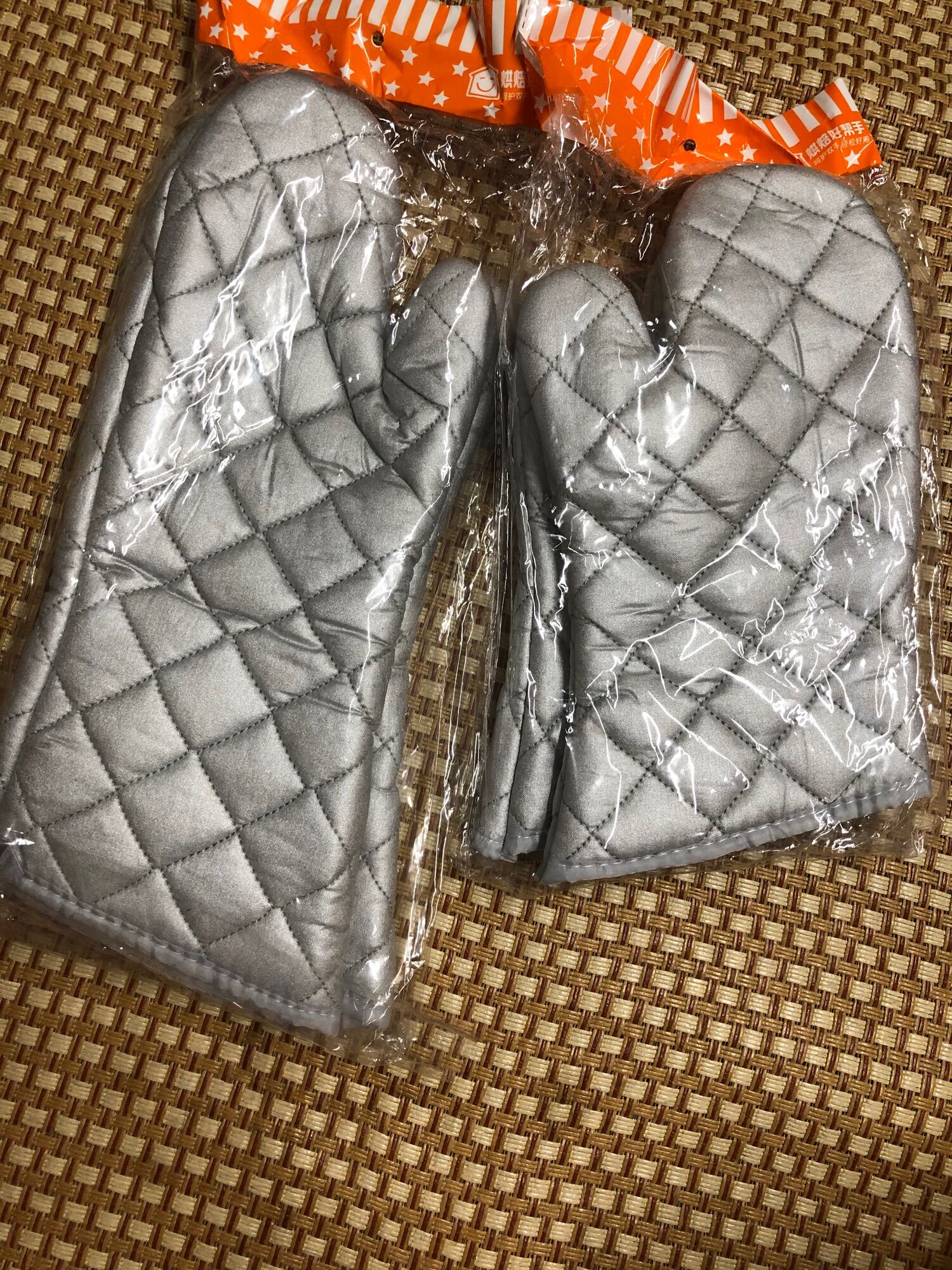 Găng tay chịu nhiệt làm bánh