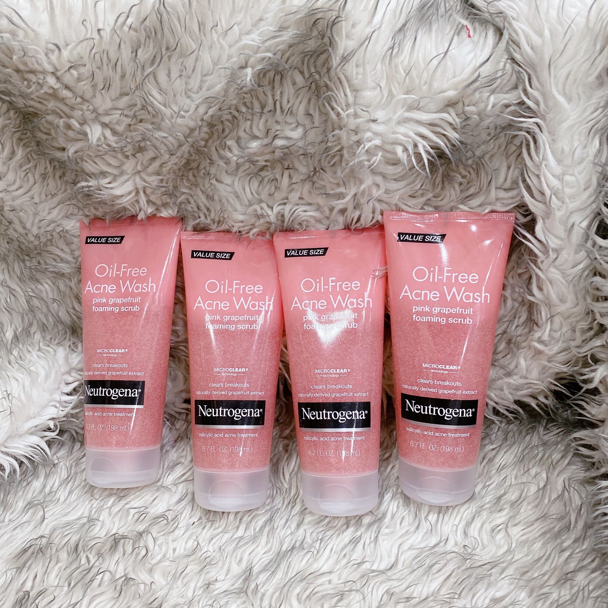 Sữa rửa mặt có hạt massage neutrogena