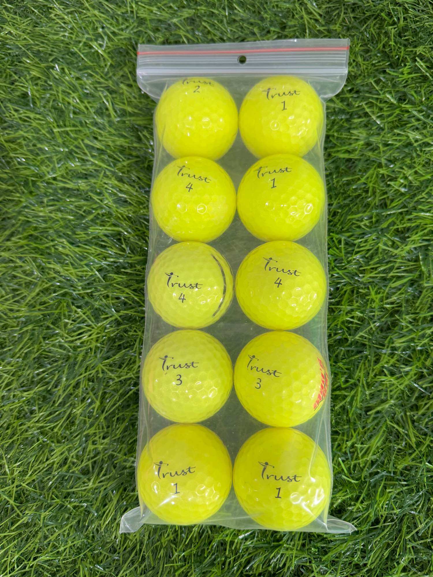 Bóng golf Trust màu độ mới trên 95% (10quả)