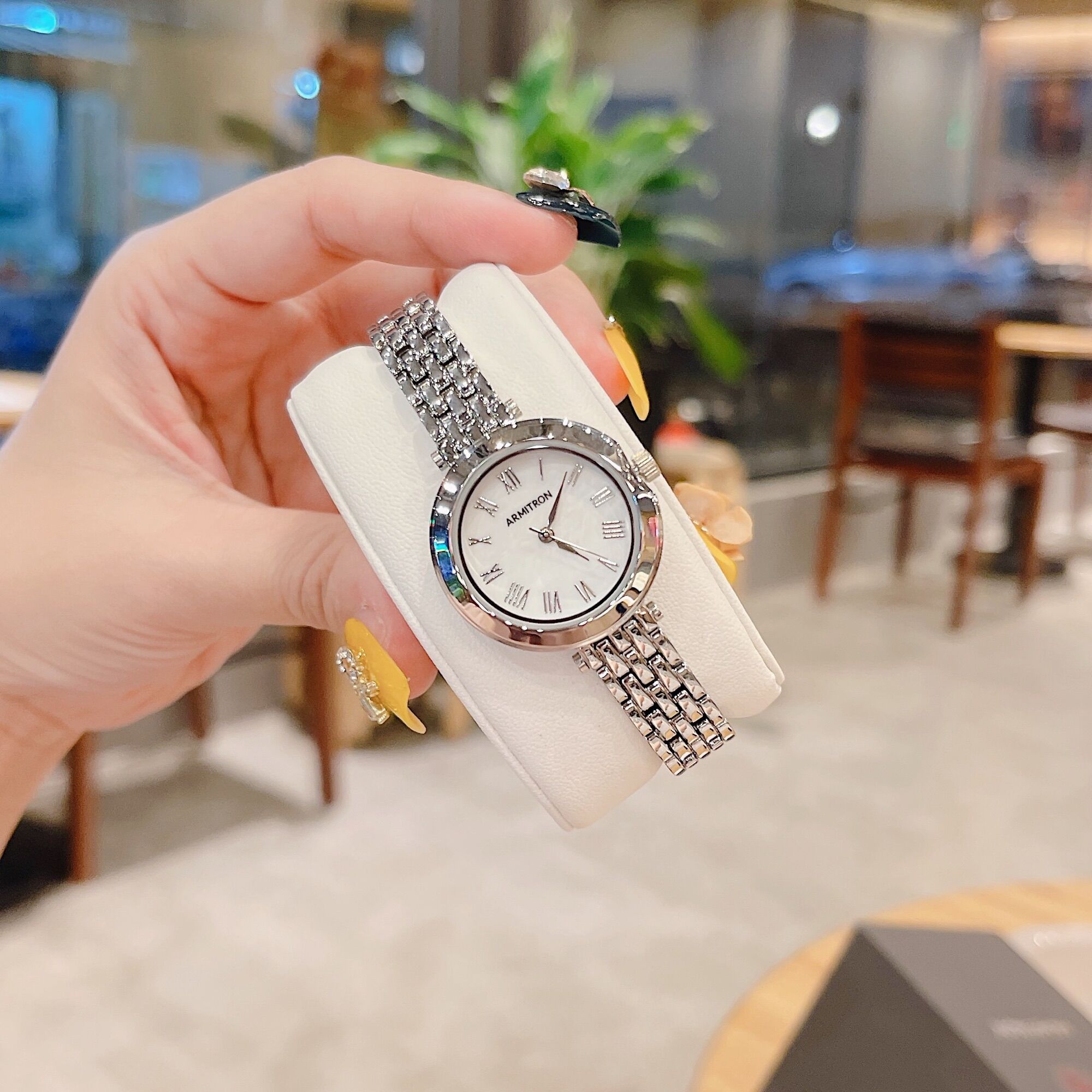 Đồng hồ nữ Armitron dây thép không gỉ, mặt 28mm