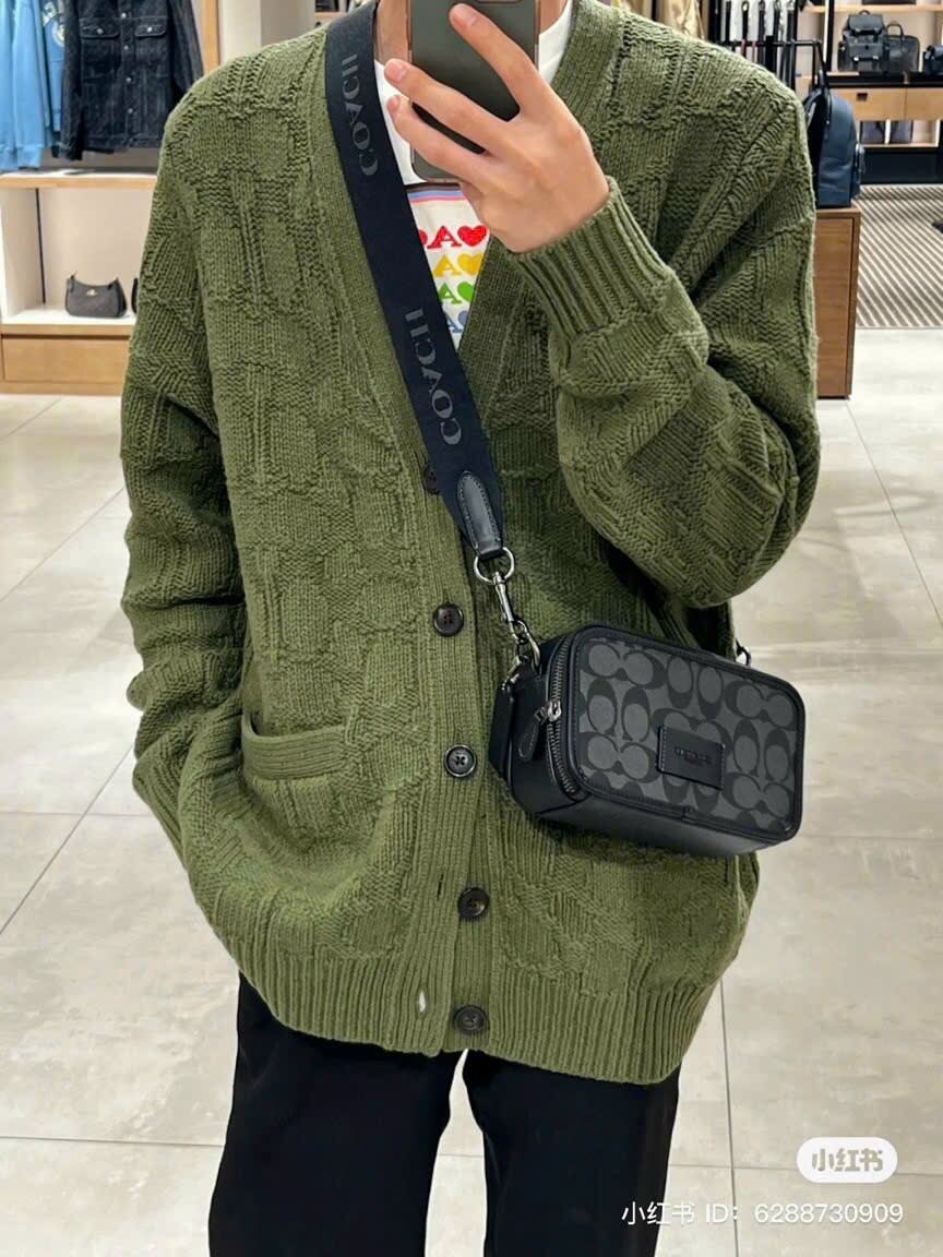 ✨✨Wyatt Crossbody In Signature Canvas✨Túi c0ach camera đơn giản, đẳng cấp