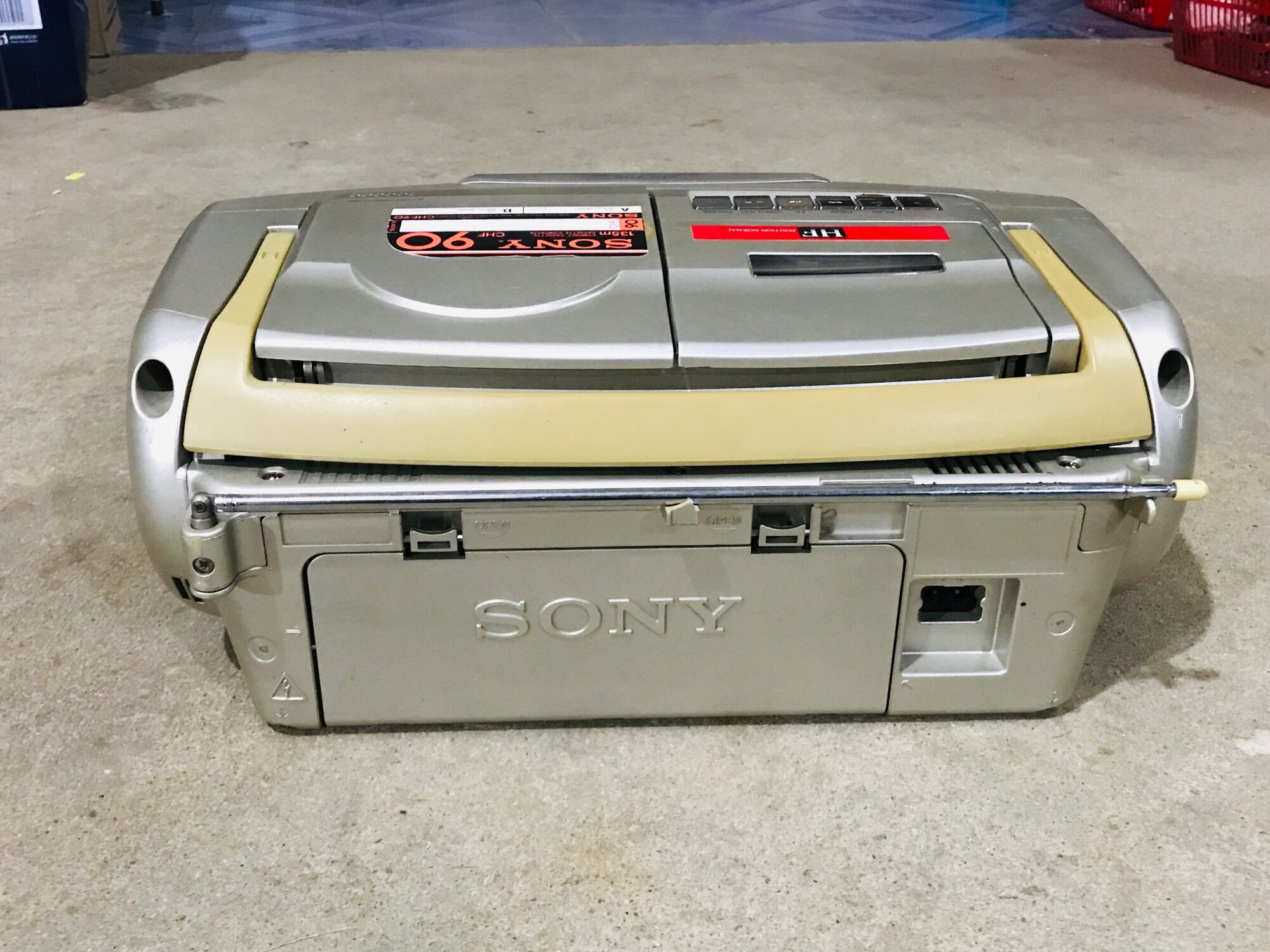 Đài Sony CFD-V77S chạy hoàn hảo
