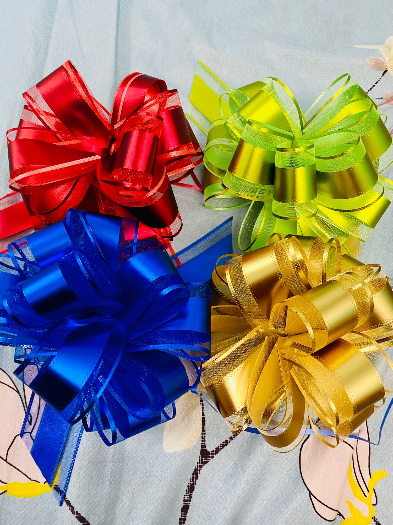 Nơ Tú cầu. Nơ rút tròn lớn. Shop giao là nơ chưa rút ạ. Về mình rút giống hình
