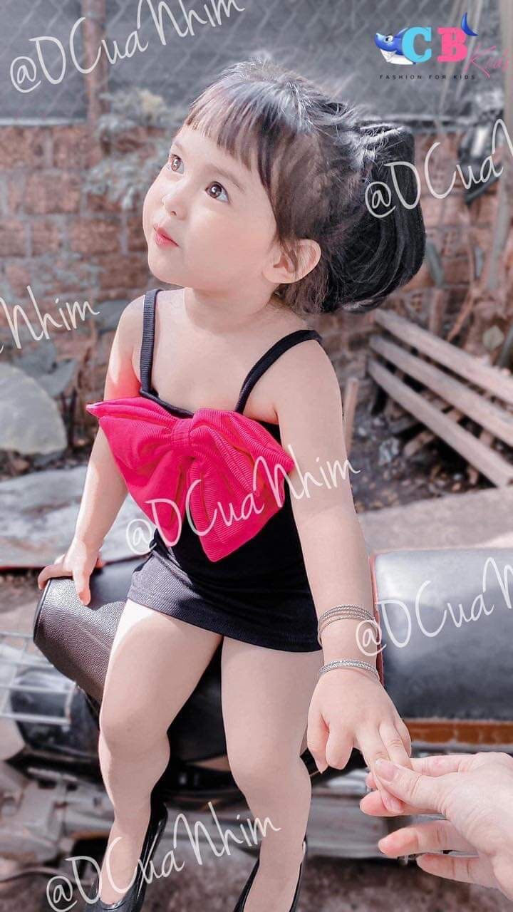 Váy body đen nơ hồng cho bé gái