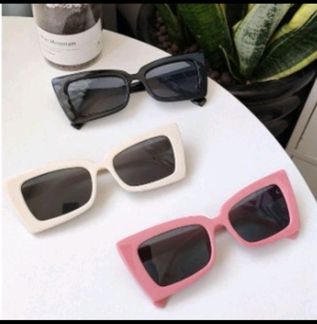 Kính gọng vuông hot trend cho nam/nữ
