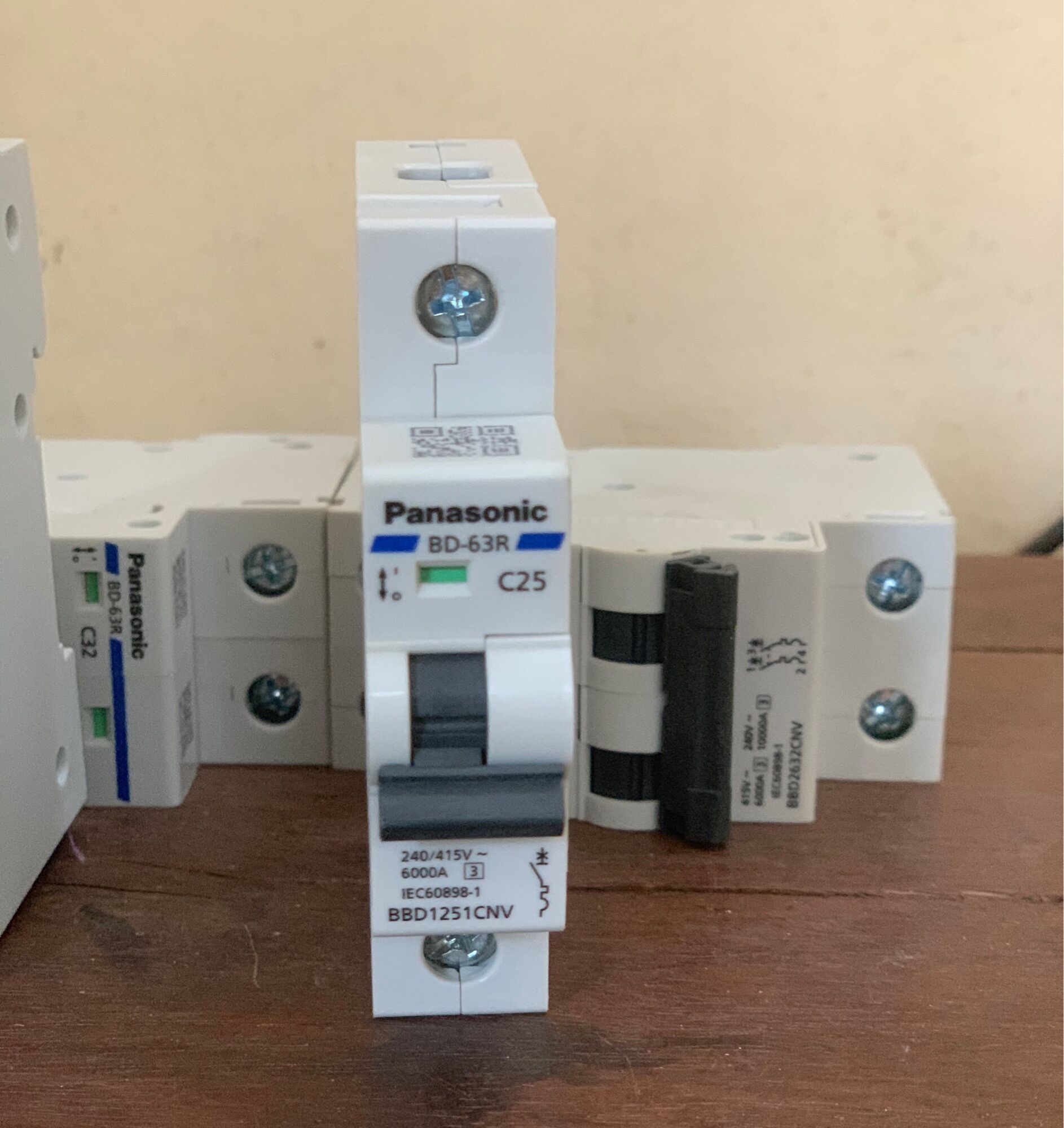[CHÍNH HÃNG ] Át đơn 1 pha 16A 20A 25A 32A 40A 50A 60A