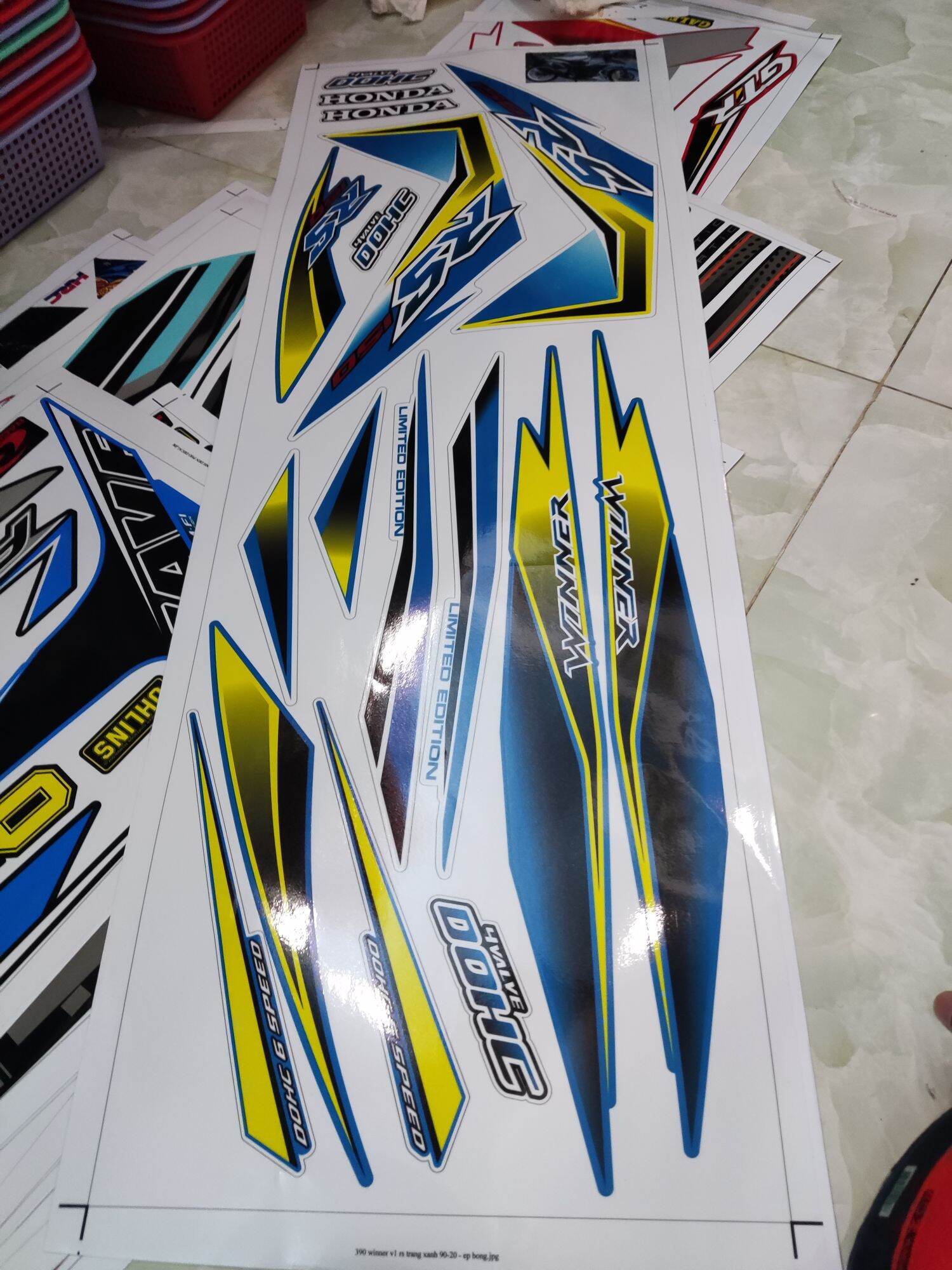 Tem Rời Winner RS V1 Trắng Vàng Xanh