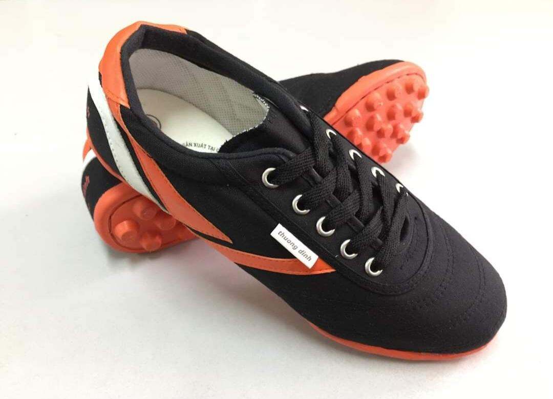 Giầy Thượng Đình đá bóng