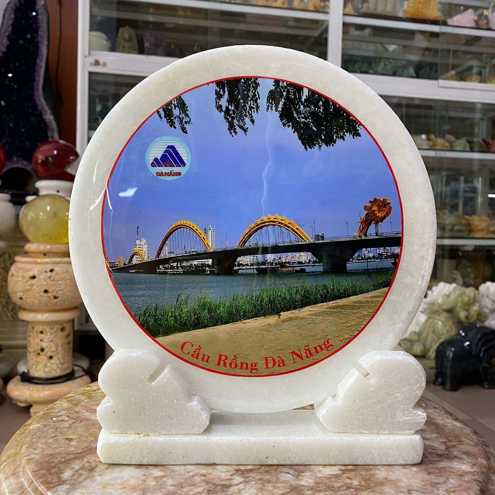 Đĩa Trang Trí, Đĩa Tranh Đá Cẩm Thạch Hình Đà Nẵng Về Ban Ngày Có Kèm Đế Ý Nghĩa Và Sang Trọng Phù Hợp Làm Quà Tặng