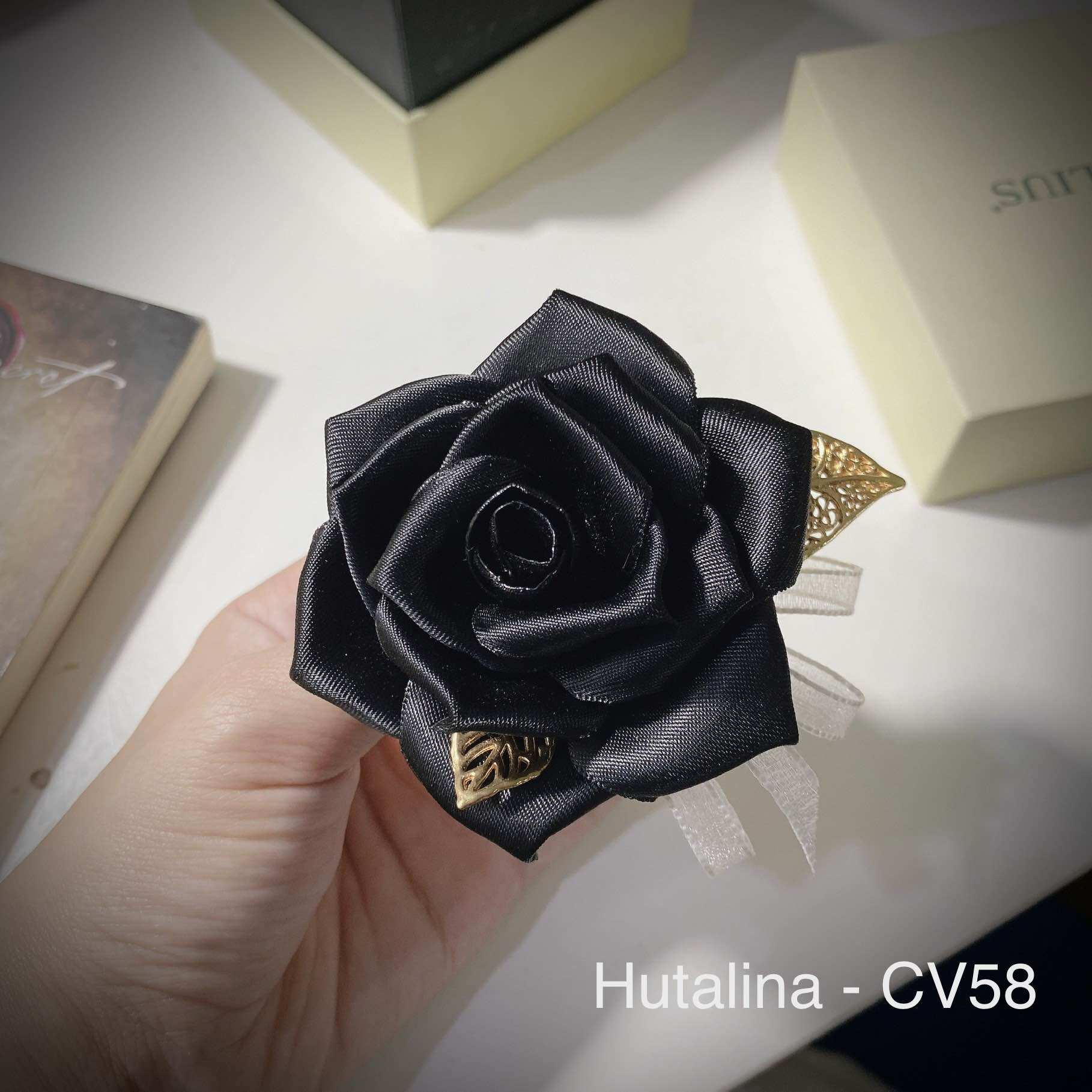 Hoa Cài Áo Handmade CV58 - HUTALINA