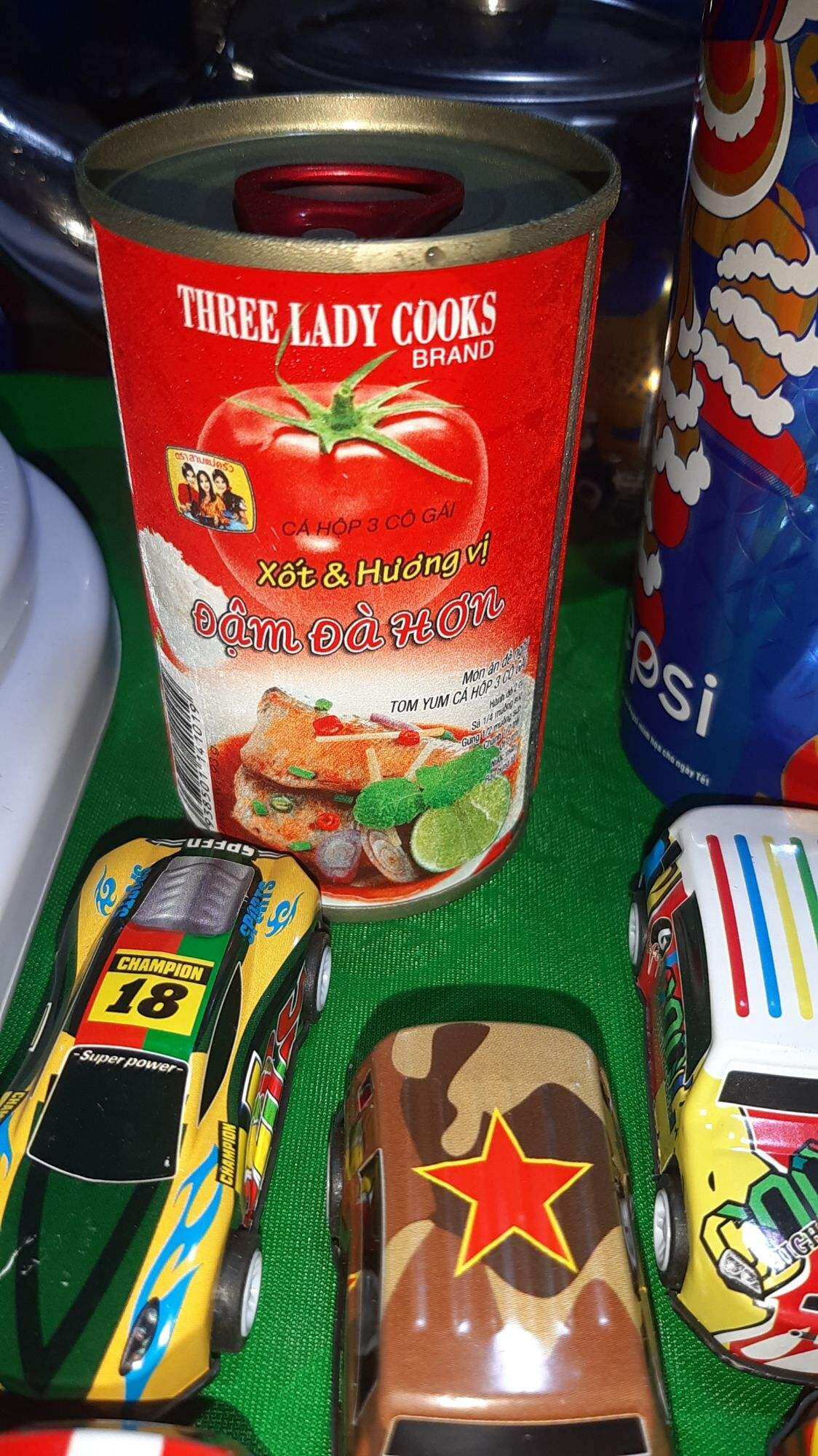 Cá hộp 3 cô gái Thái Lan