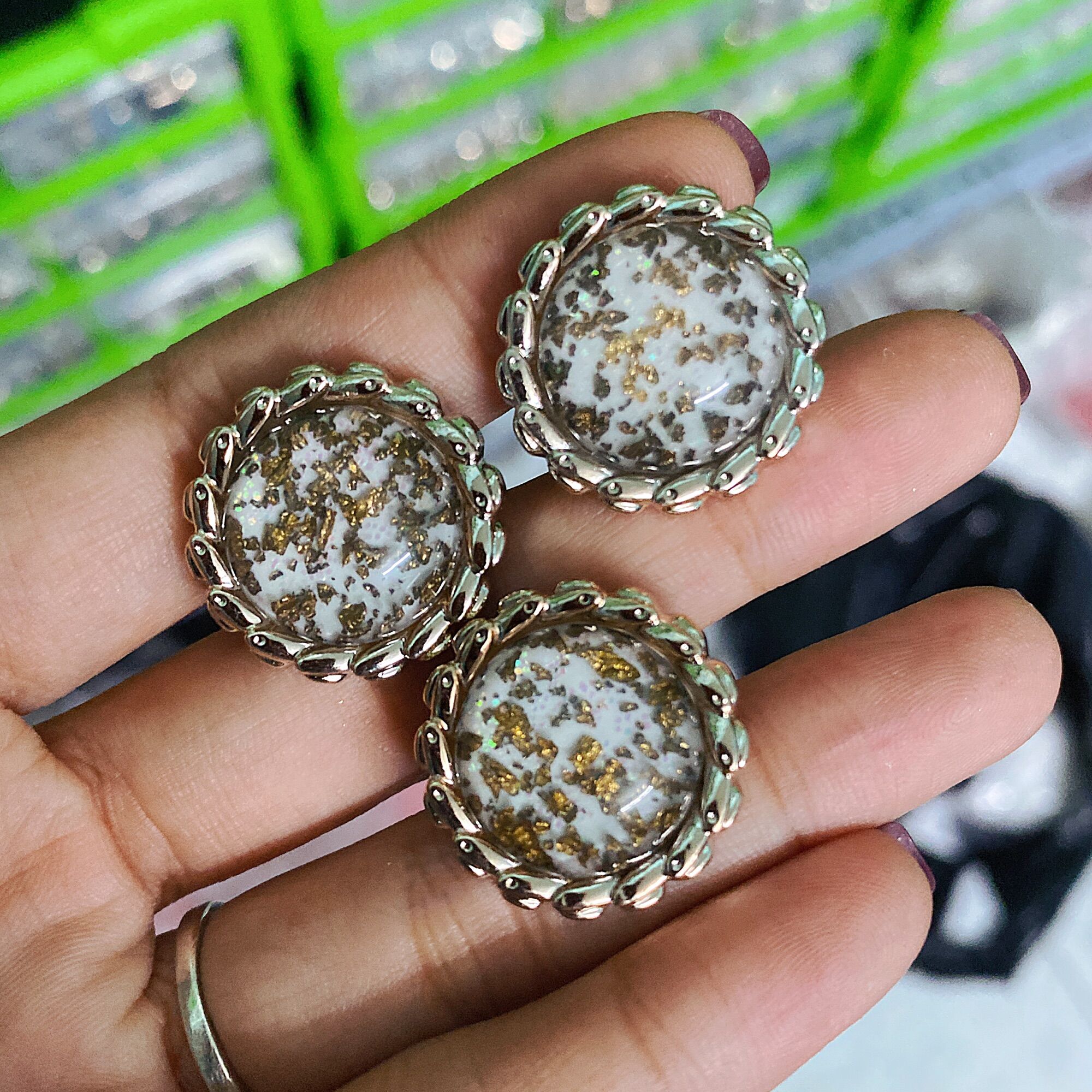 (N041) NÚT VÉT nhựa 2 size 2 màu