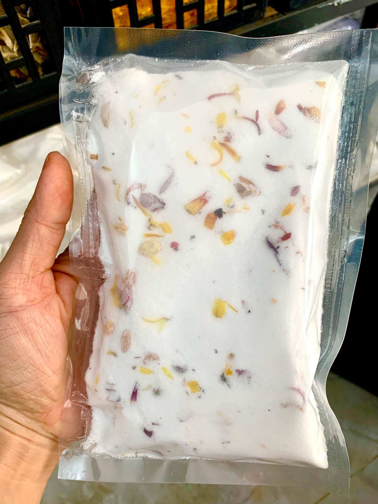 Cát tắm mix hoa cho hamster gói 500g