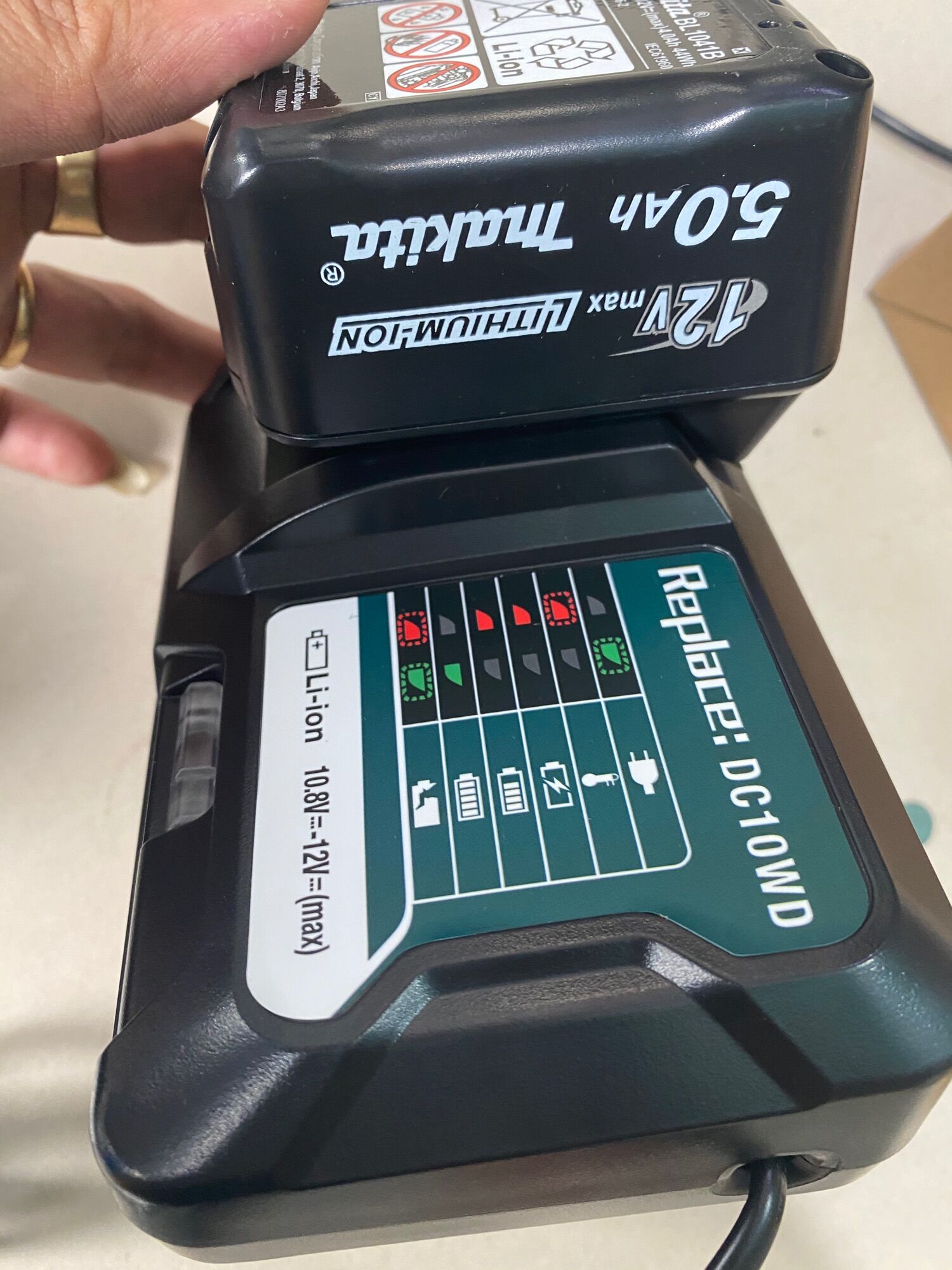 Xạc makita 12v max