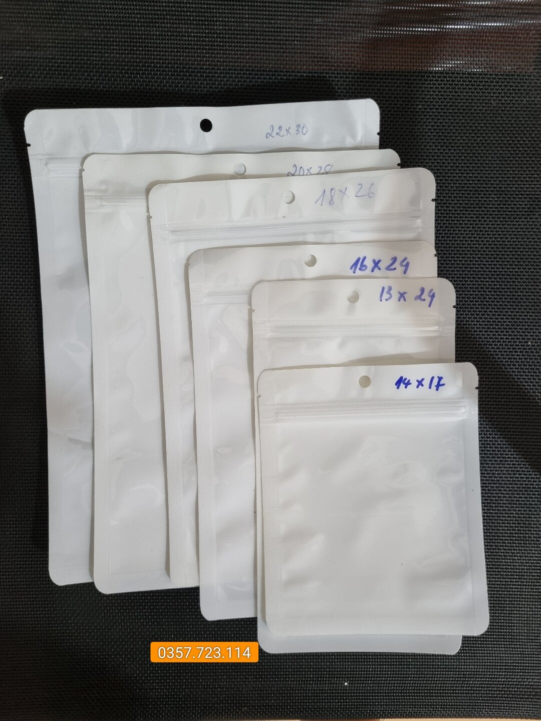 1 kg túi zip mặt trong mặt trắng sữa đáy liền có lỗ treo