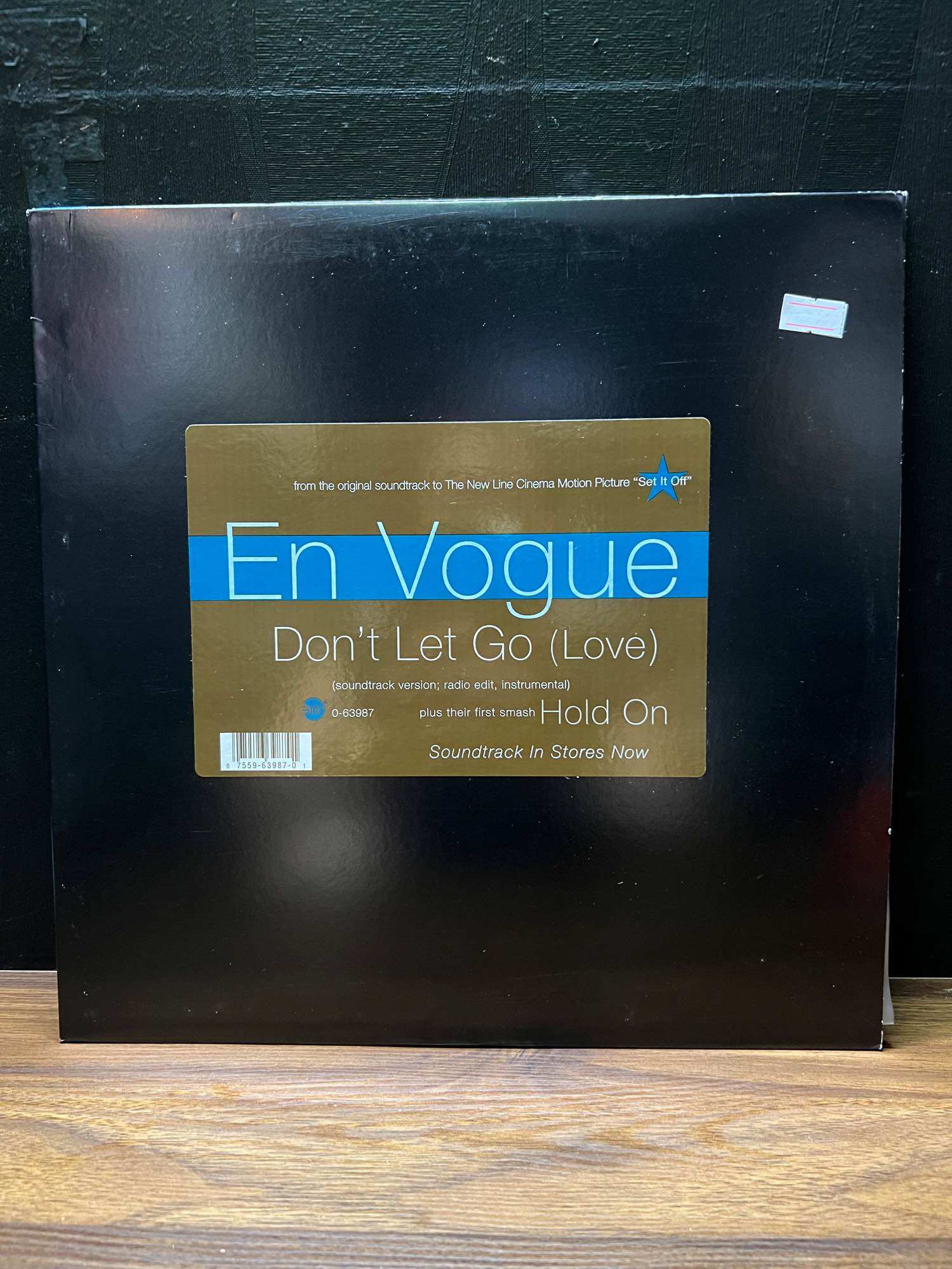 Đĩa than Don't Let Go (Love)" của nhóm R&B En Vogue. (hay)