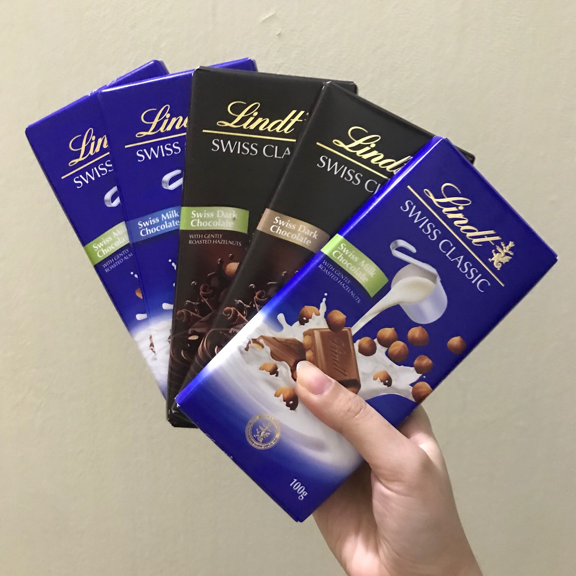 Socola Lindt Swiss Classic Thanh 100g 7 Vị