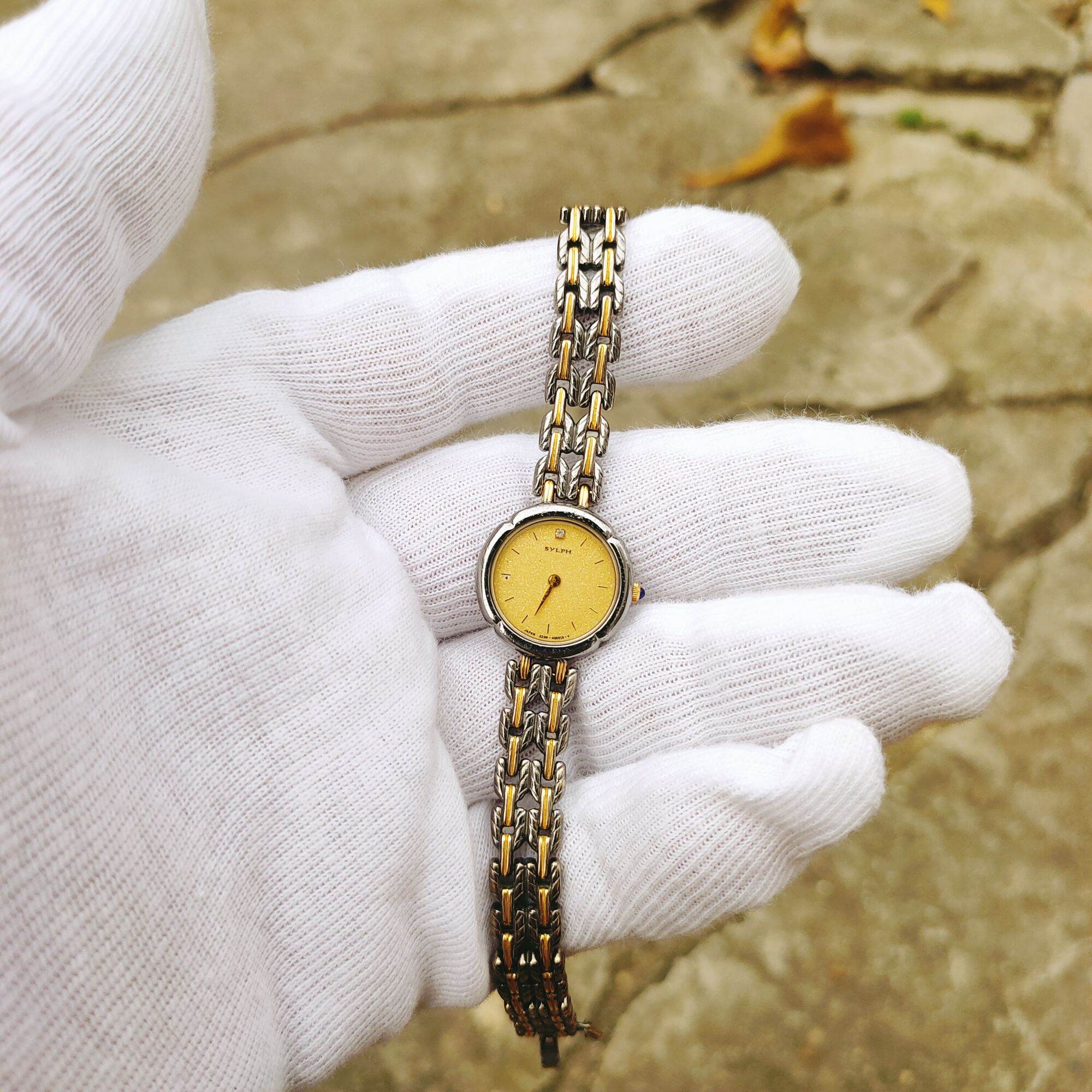  Đồng hồ nữ Citizen Sylph  mặt tròn size 20mm dây khóa zin thép không rỉ độ mới cao 95% cam kết hàng si chính hãng !!!! 