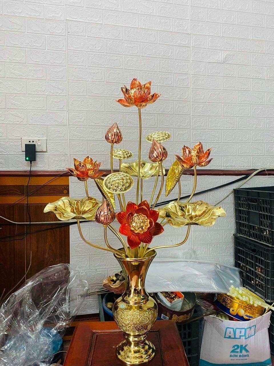 Bó hoa sen đồng vàng pha đỏ 15 cành cao 70cm nặng 1,2kg