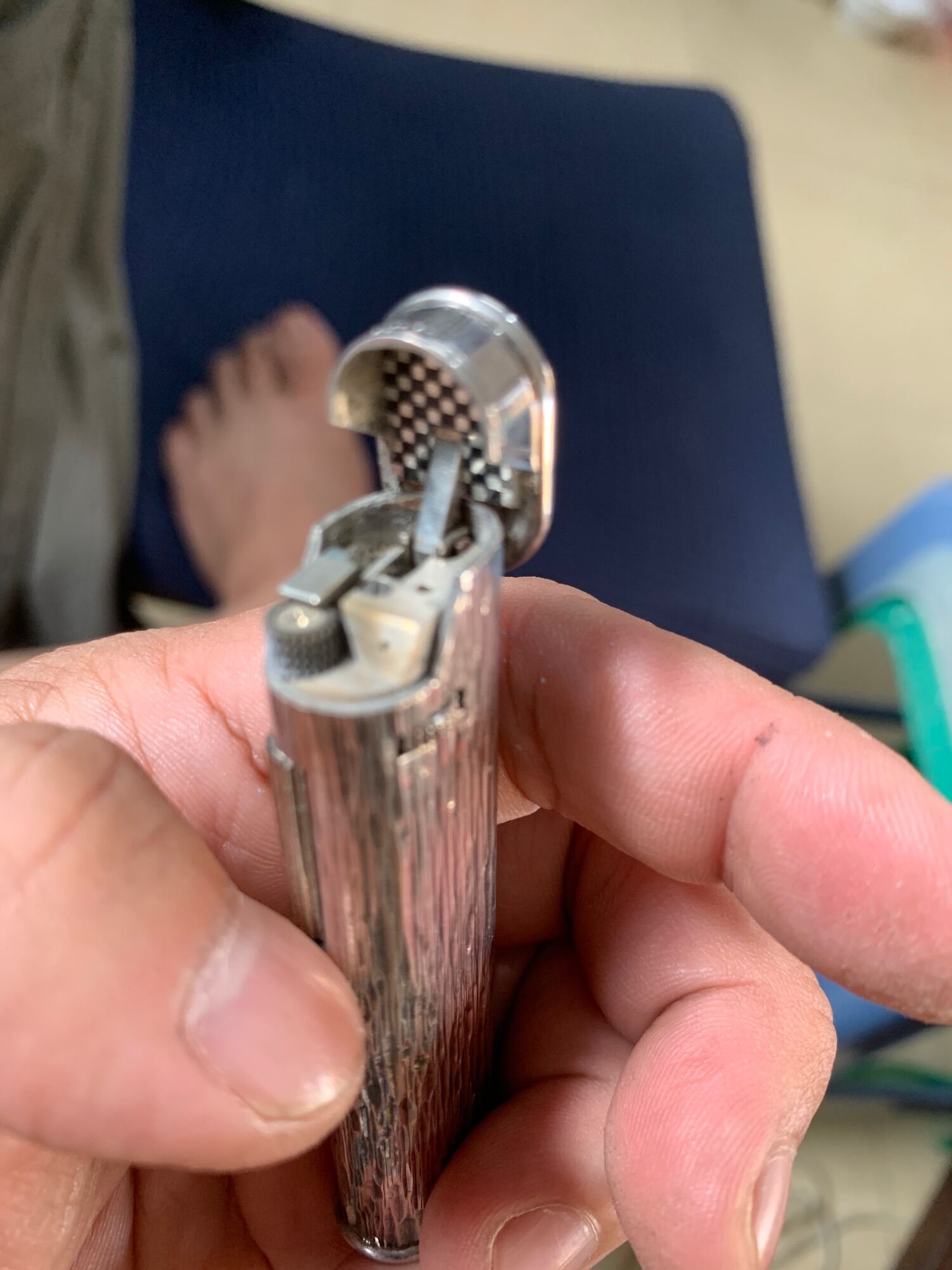 Bật lửa Dunhill lady bọc bạc.