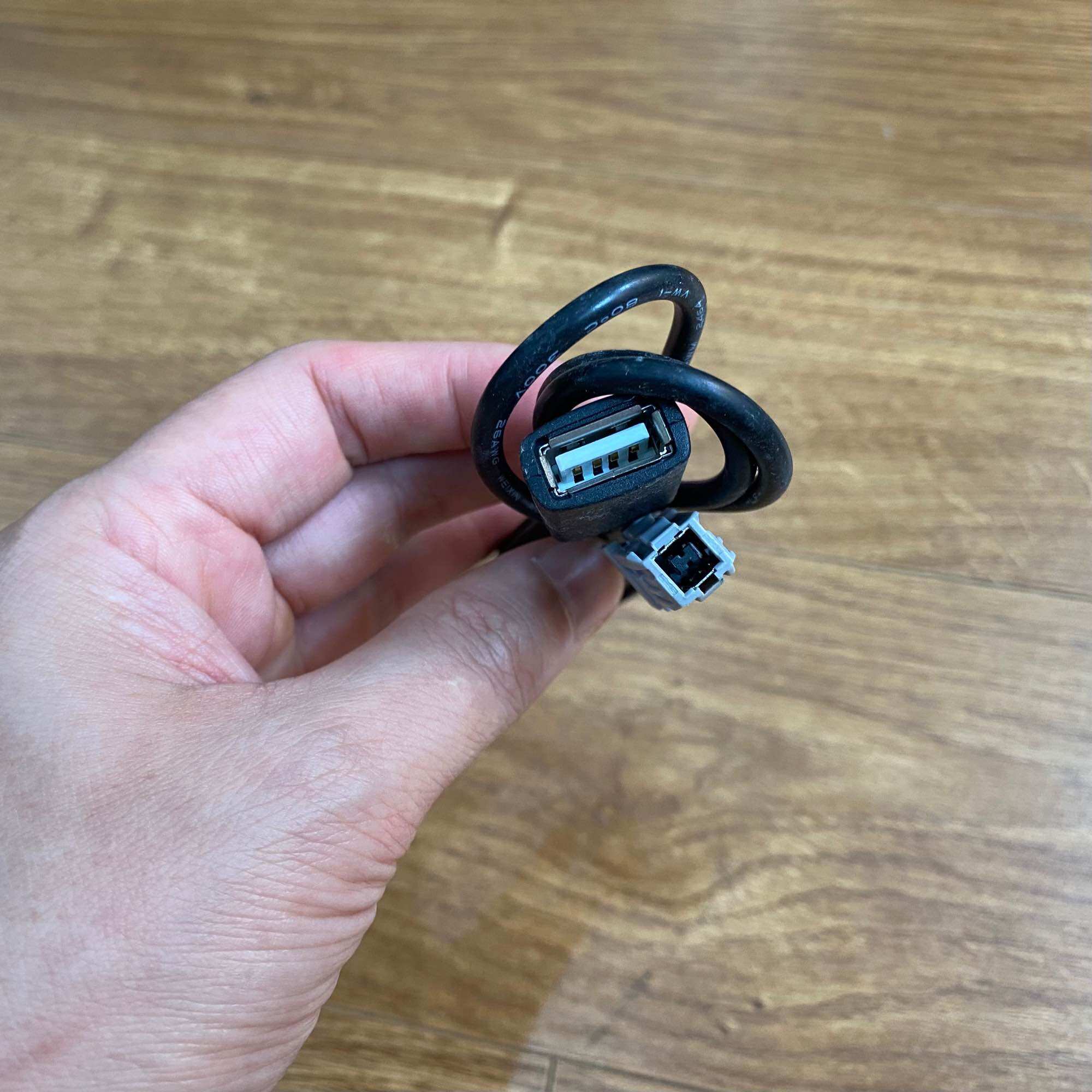 Bộ cáp CD Toyota dành cho độ âm thanh ô tô
