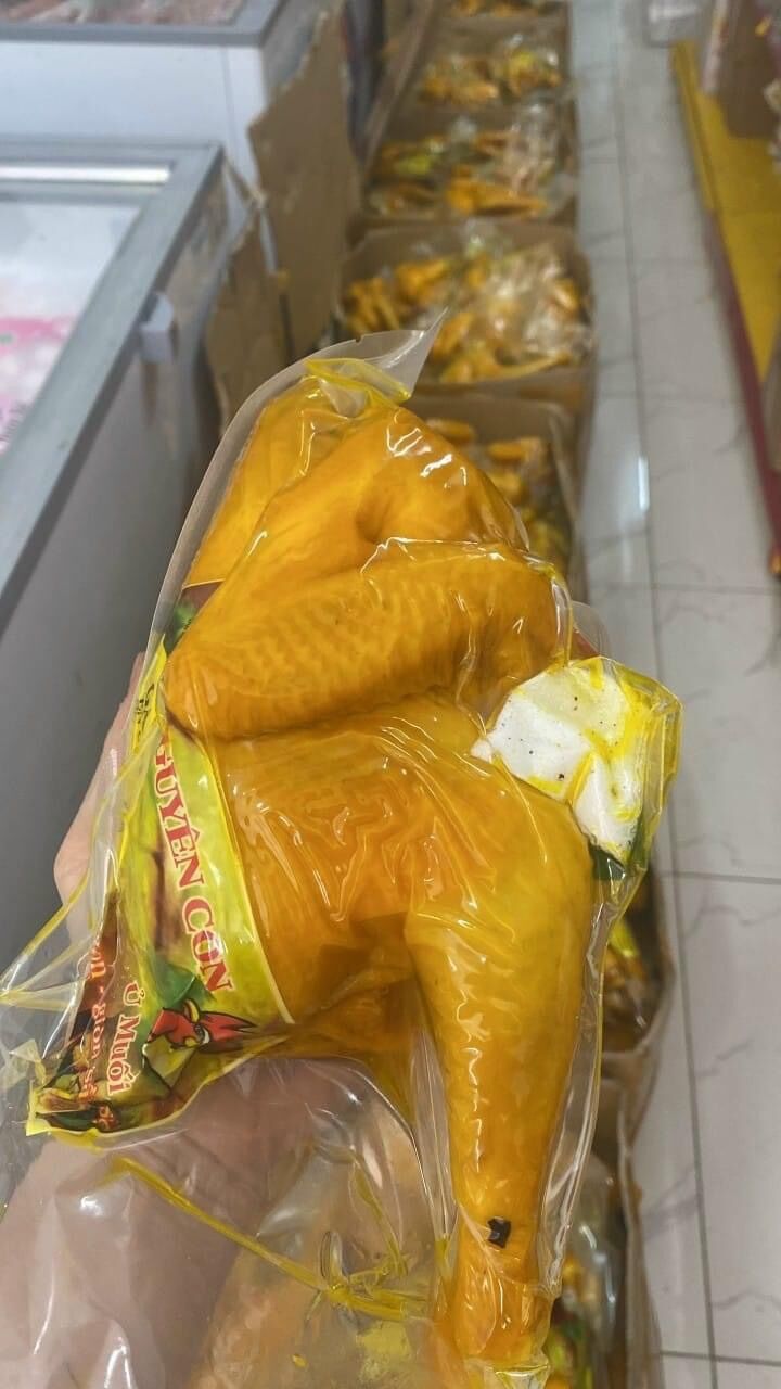 1 con gà ri ủ muối nguyên con