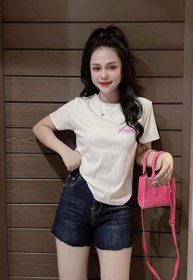 Áo thun nữ dáng ôm phối chữ nổi phom dài ( Mã chữ nhỏ BY dưới 55kg )