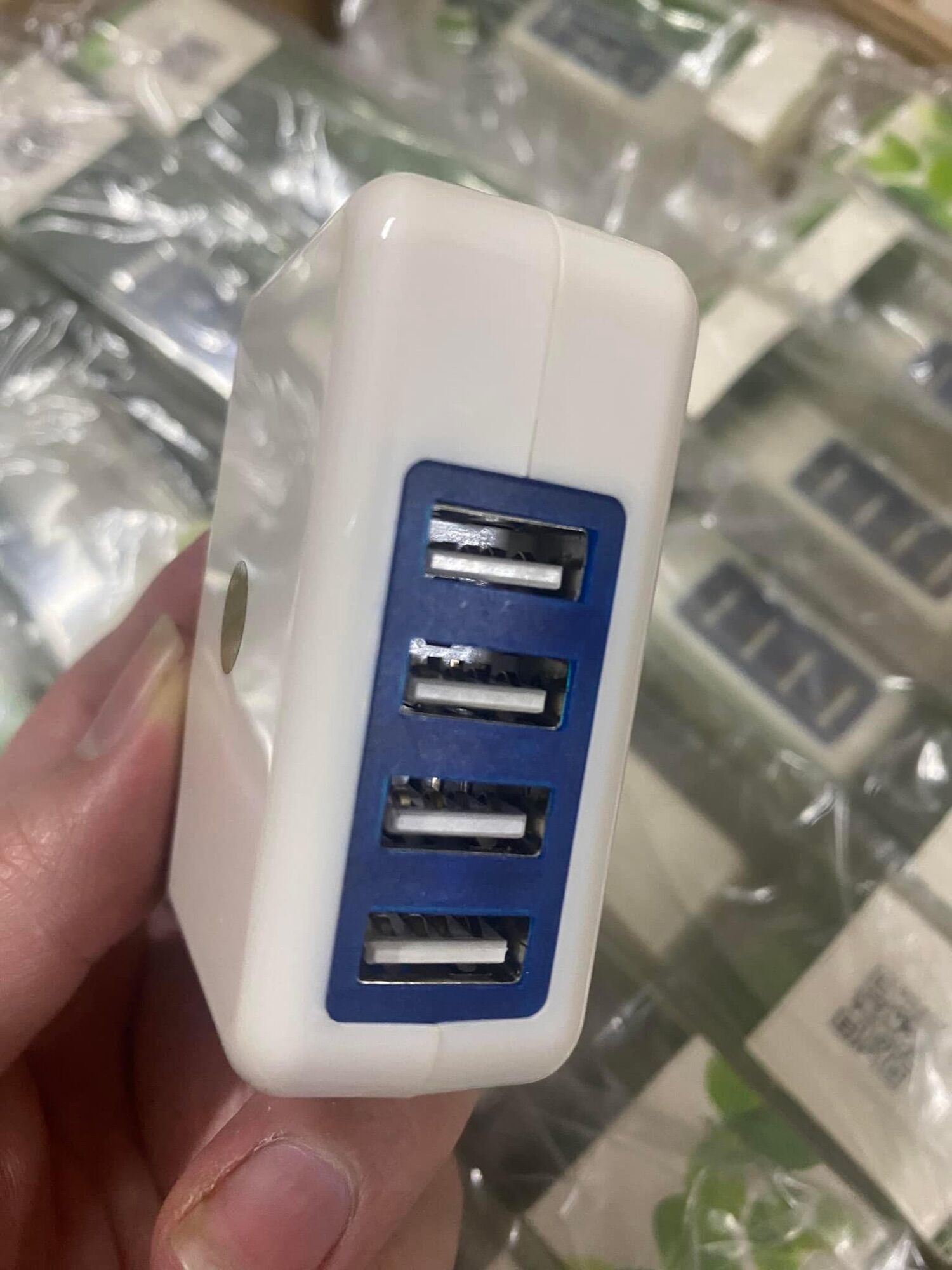 Củ xạc 4 cổng kcm 3,4a