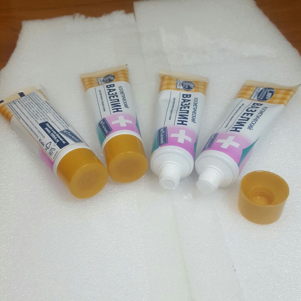 Vasaline Nga hỗ trợ trong Phun Xăm