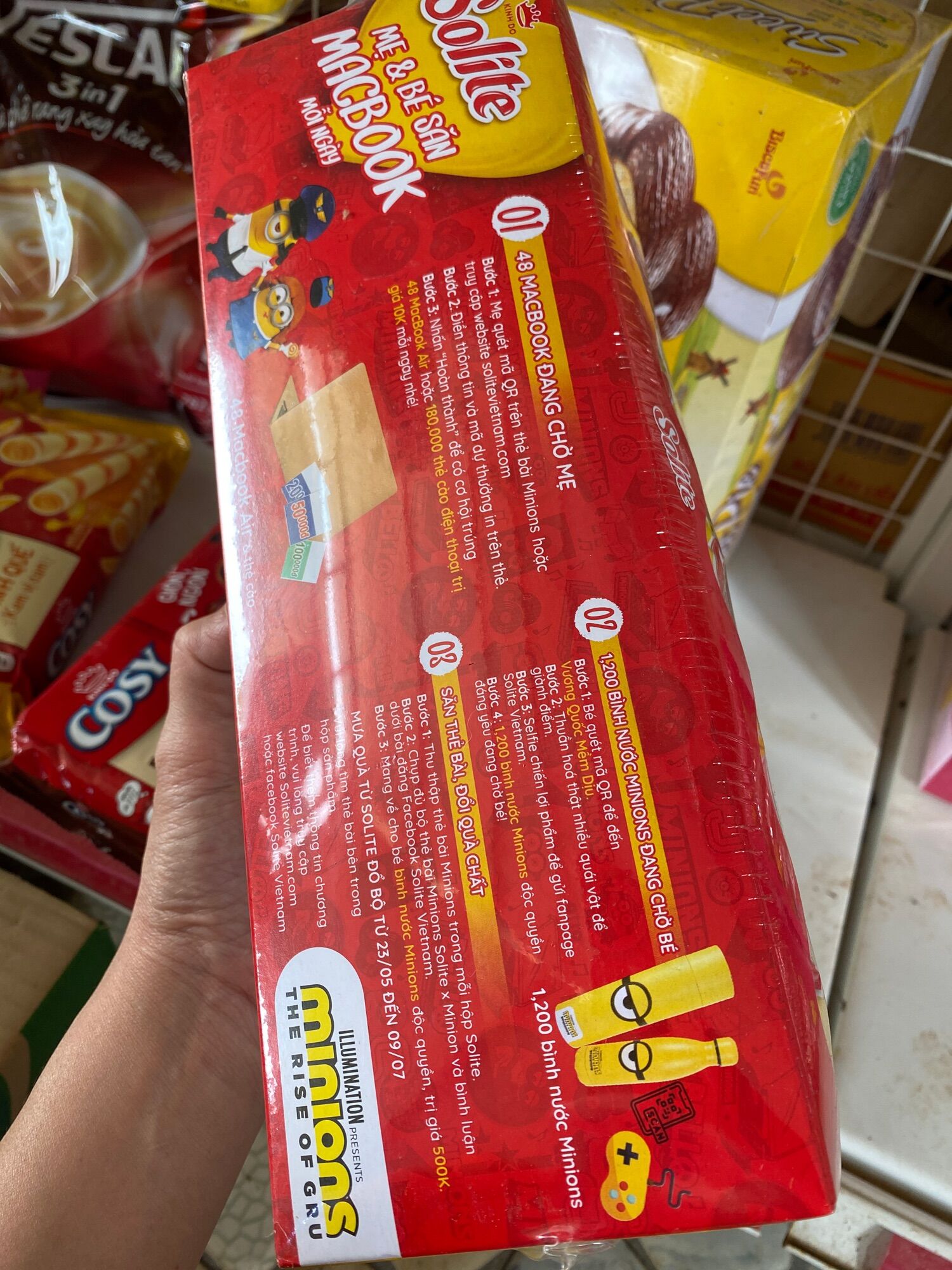 Bánh solite vị dâu, vị lá dứa