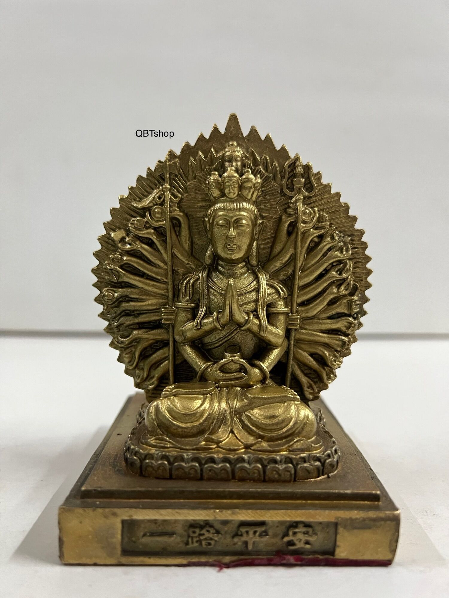 Thiên thủ thiên nhãn bằng đồng vàng