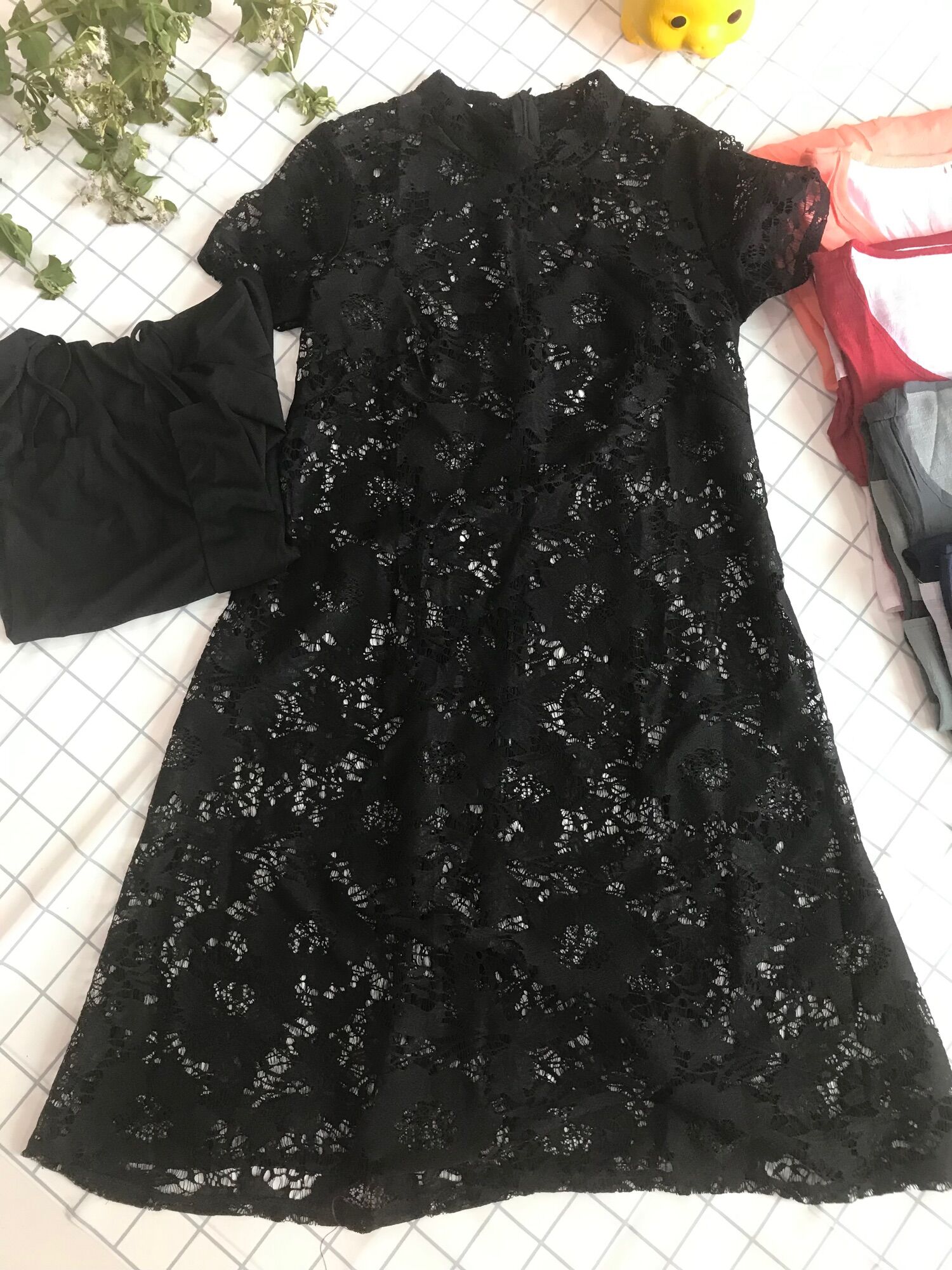 Đầm Đen 2 Lớp Phối Ren - Thanh Lịch & Quyến Rũ size M