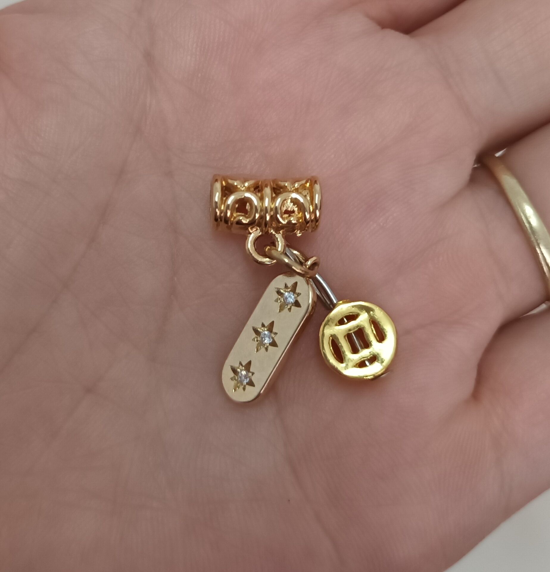 Charm ống lùa chặn hạt mic vòng cao cấp titan