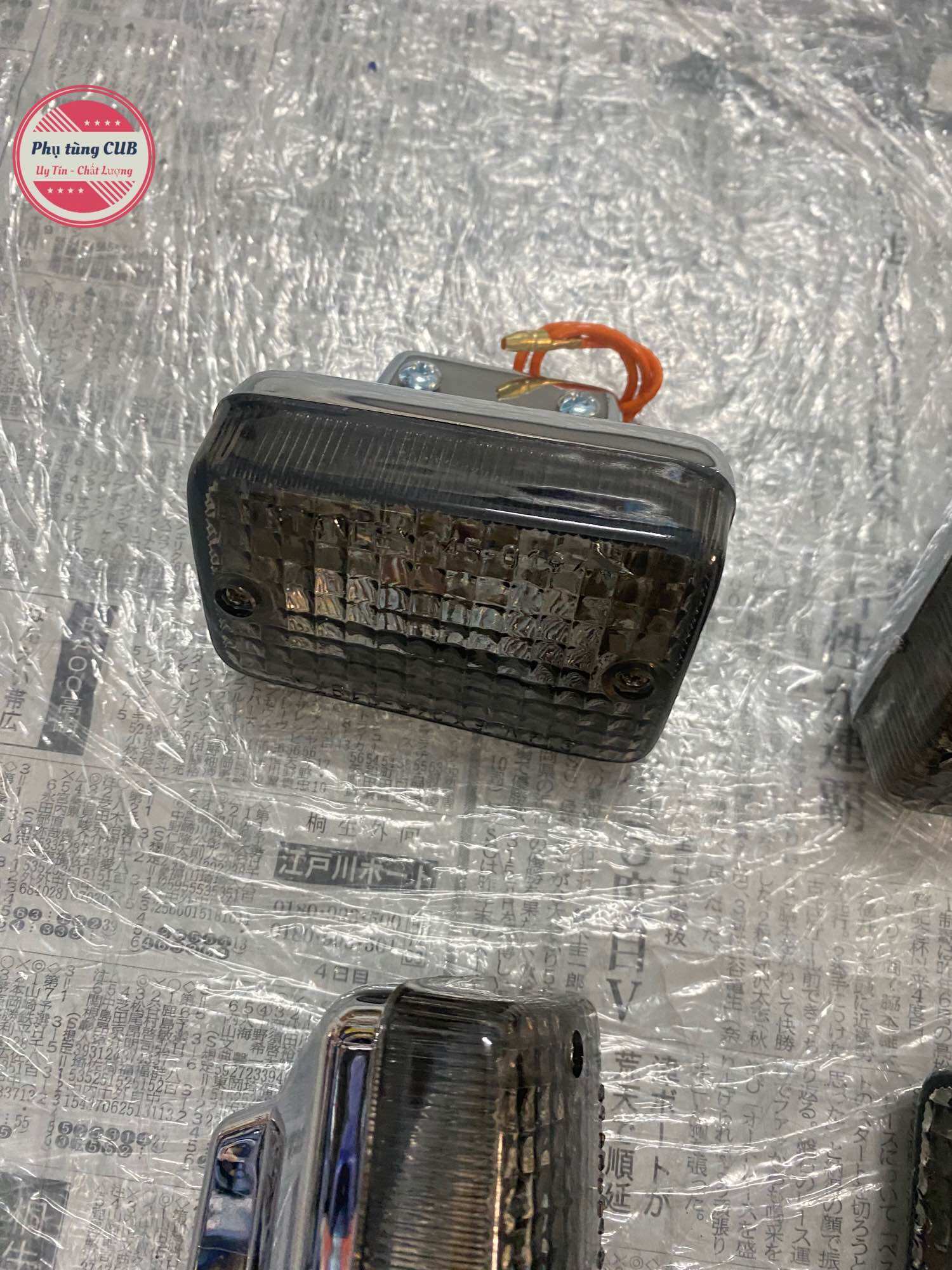 Xi nhan xe cub 82-84-DD màu khói