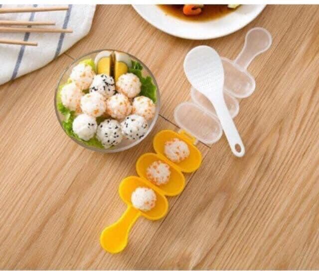 Khuôn làm cơm nắm tròn, cơm lắc cho bé