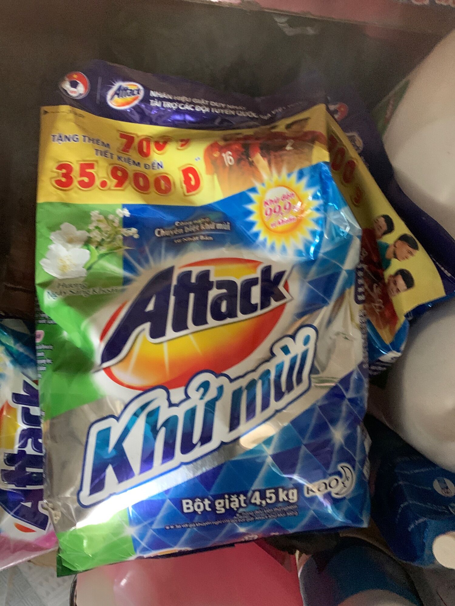 Bột giặt Attack khử mùi hương hoa anh đào 4.5kg