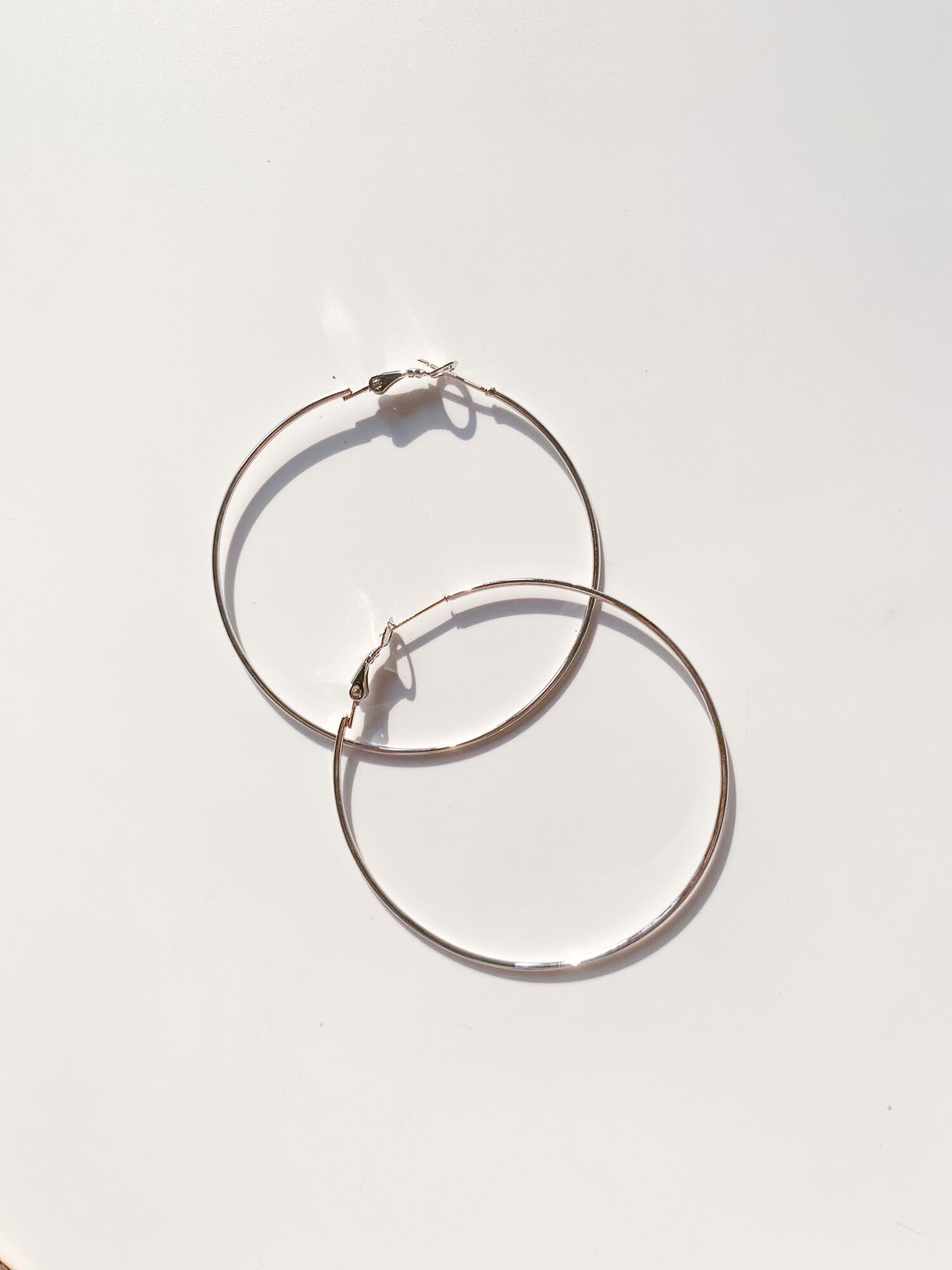 Khoen tròn hoop earrings 6cm chuôi bạc s925 (màu vàng & bạc)