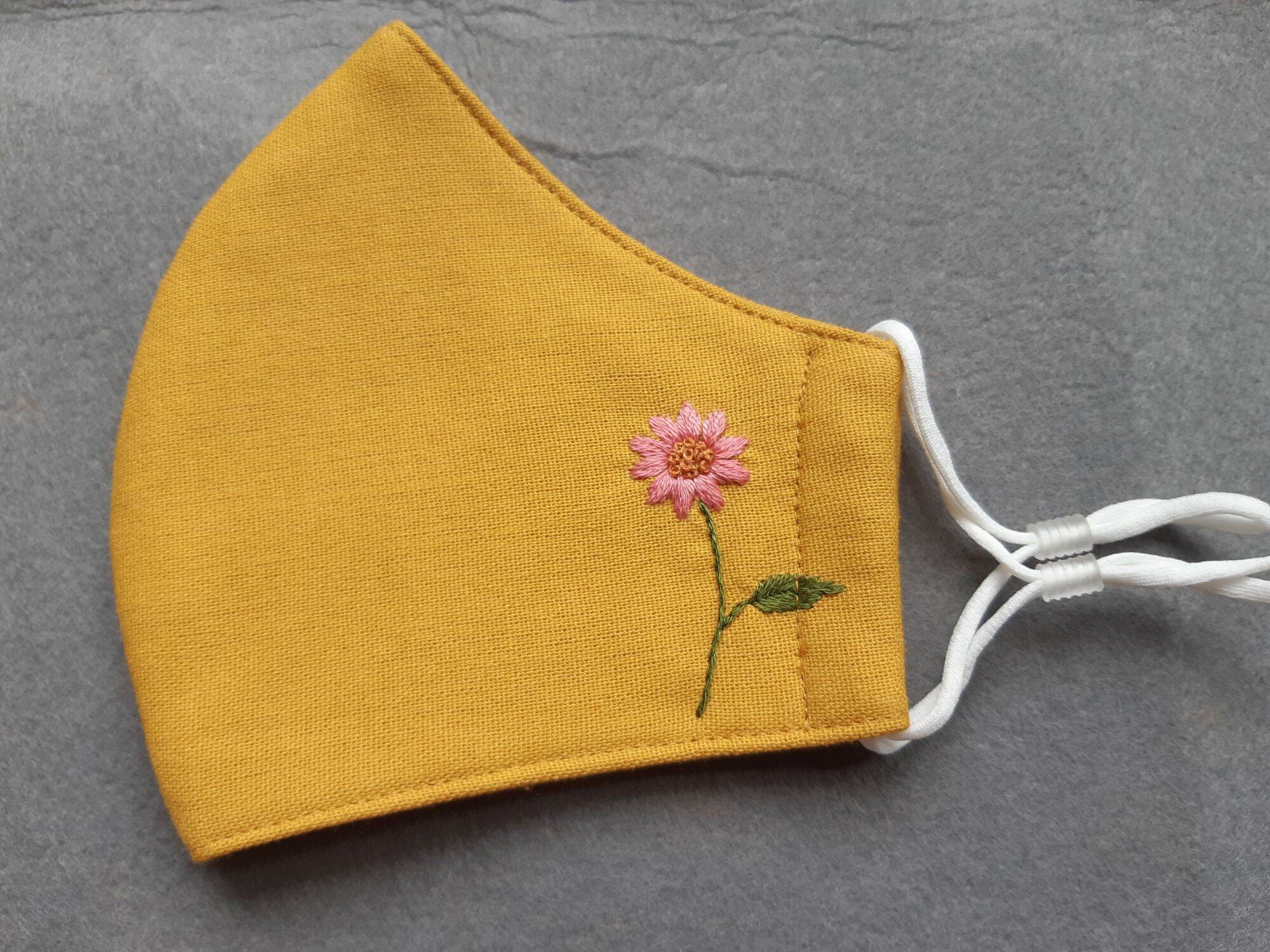 Khẩu trang thêu tay vải linen