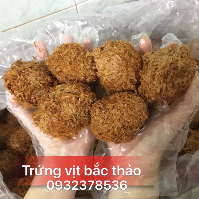 Trứng vịt bắc thảo loại có trấu ( hộp 10 trứng )