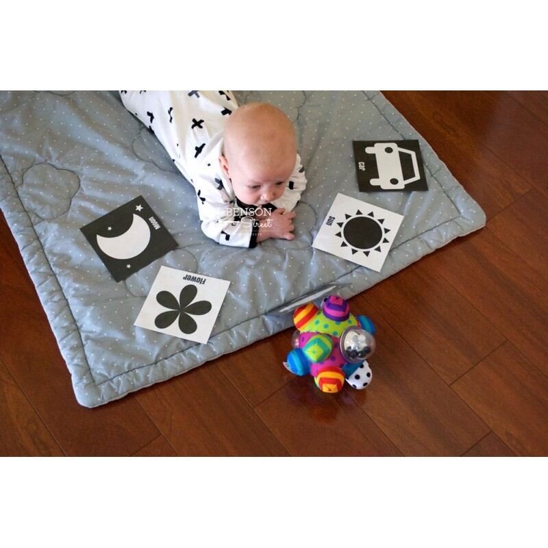 Bộ thẻ Flashcard đen trắng kích thích thị giác cho bé