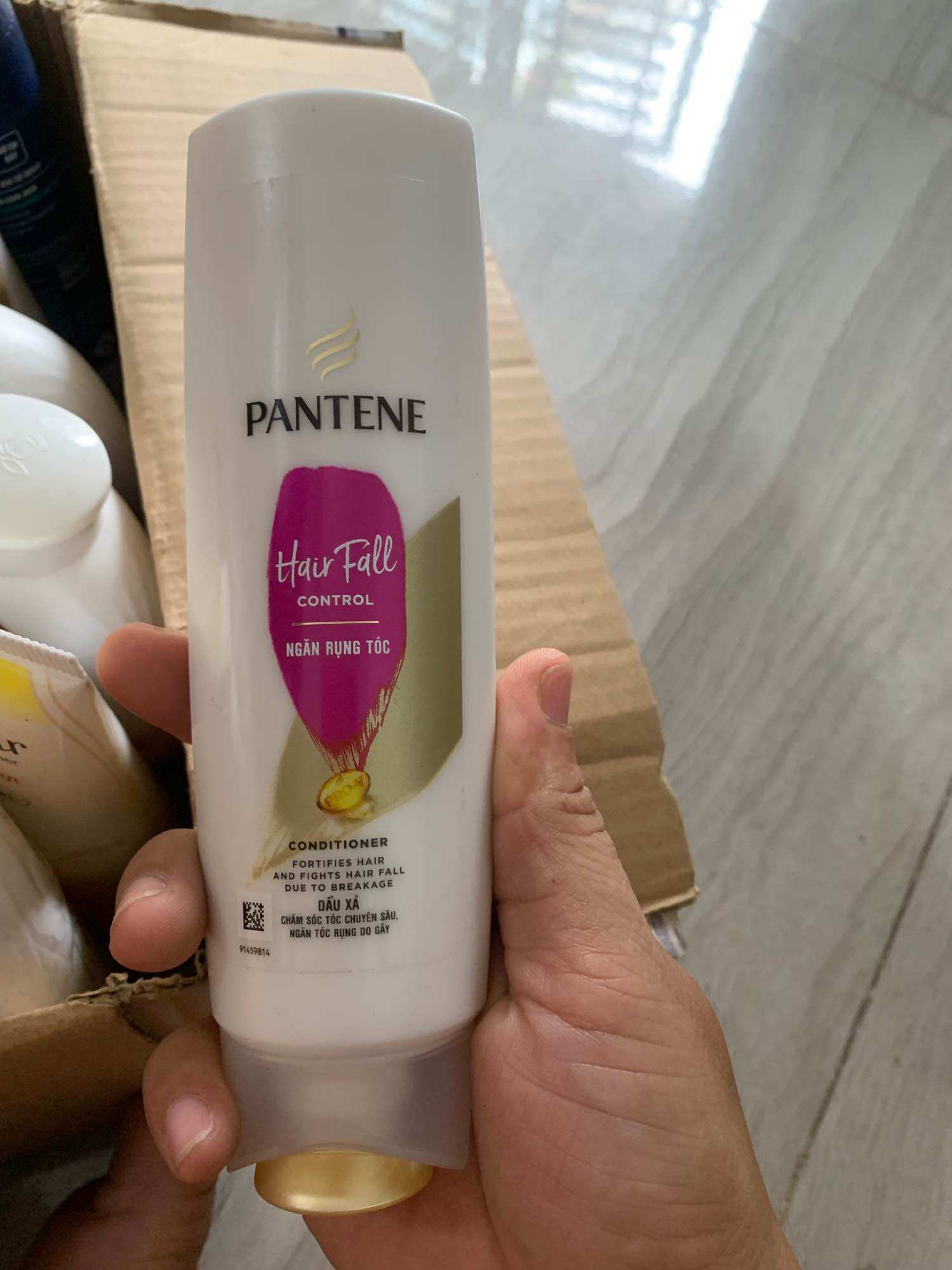 Dầu xả tóc ngăn rụng tóc Pantene Pro V Conditioner Hair Fall Control 180ml
