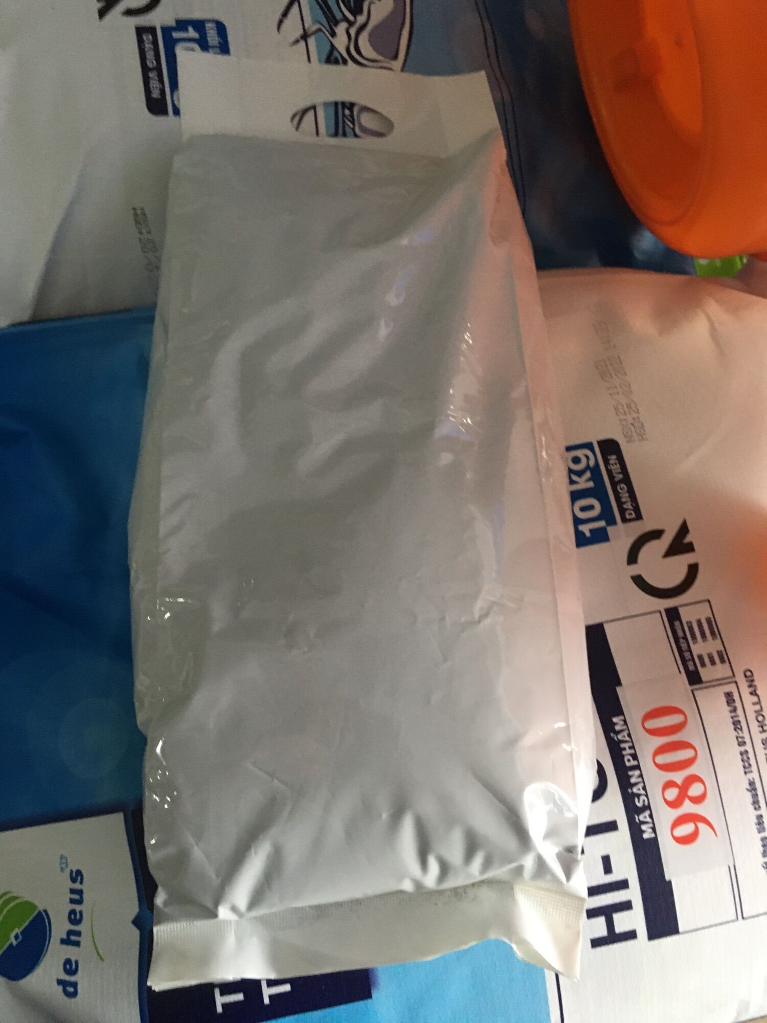Thức ăn tôm , cá lathia , bảy màu , cá betta , ... 2kg / bịt