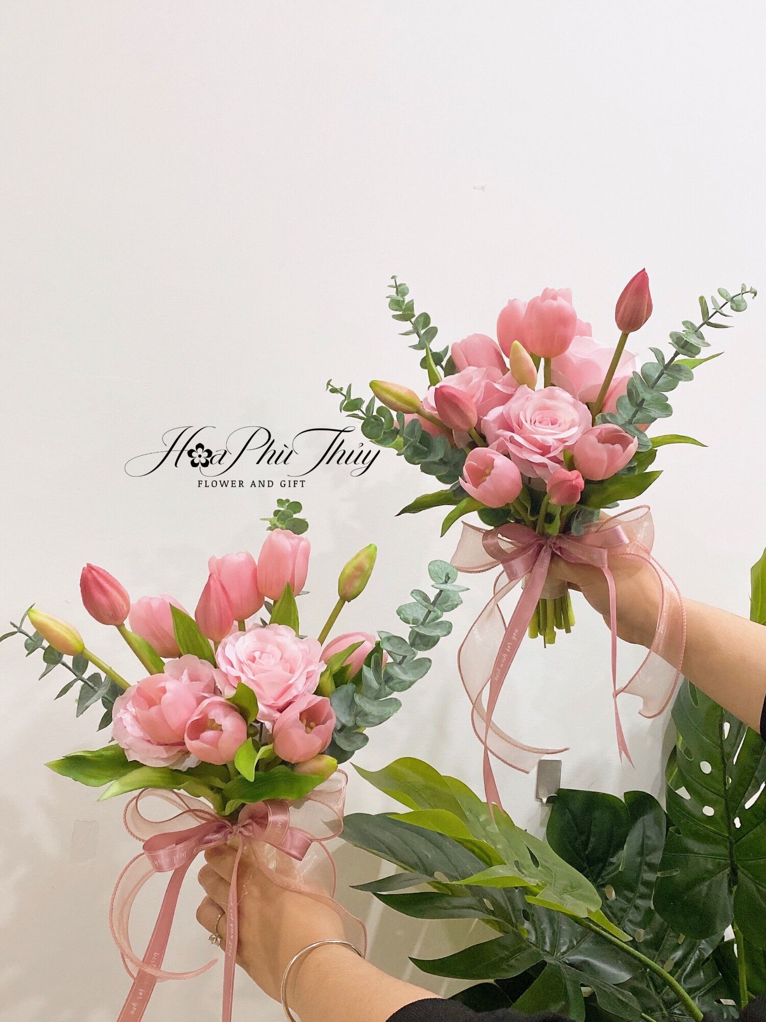 Hoa cưới cầm tay cô dâu bằng lụa cao cấp