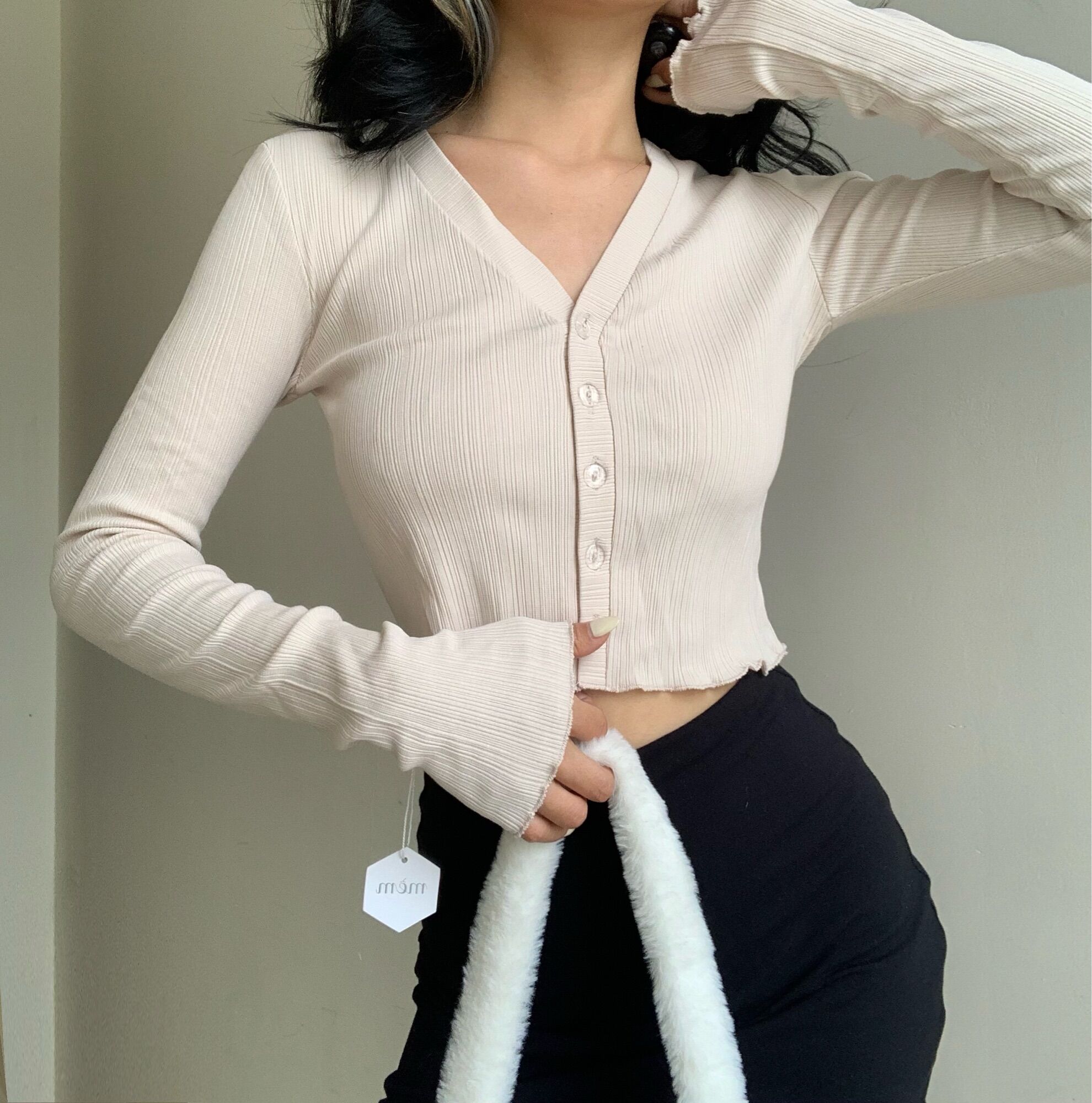 Sp001024 áo thun gân cổ v màu kem sữa