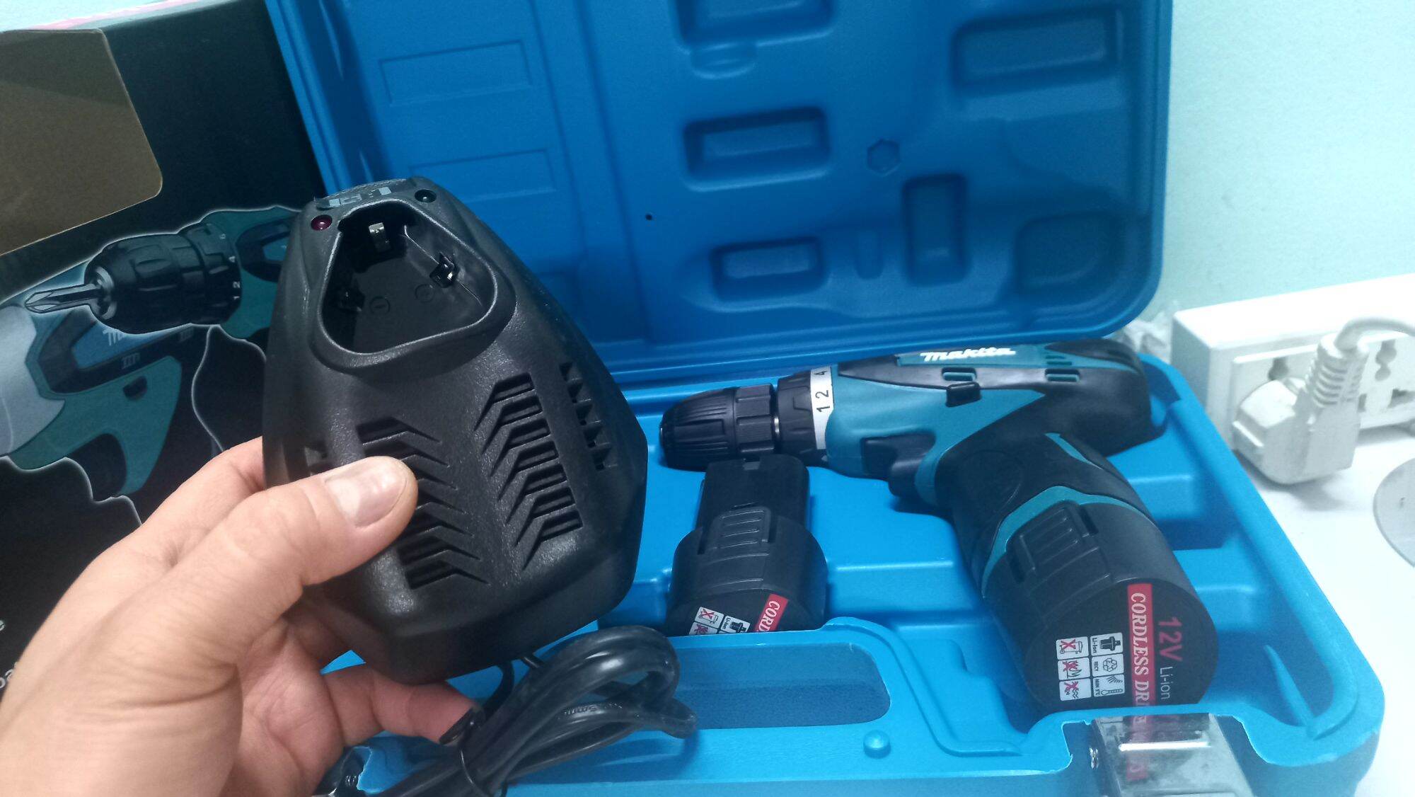 máy khoan makiita 12v