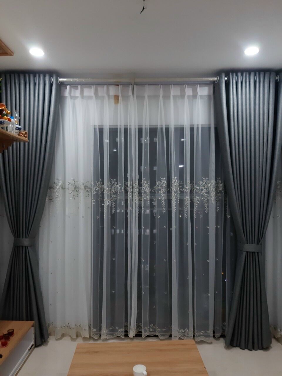 Vải rèm voan thêu chùm hoa